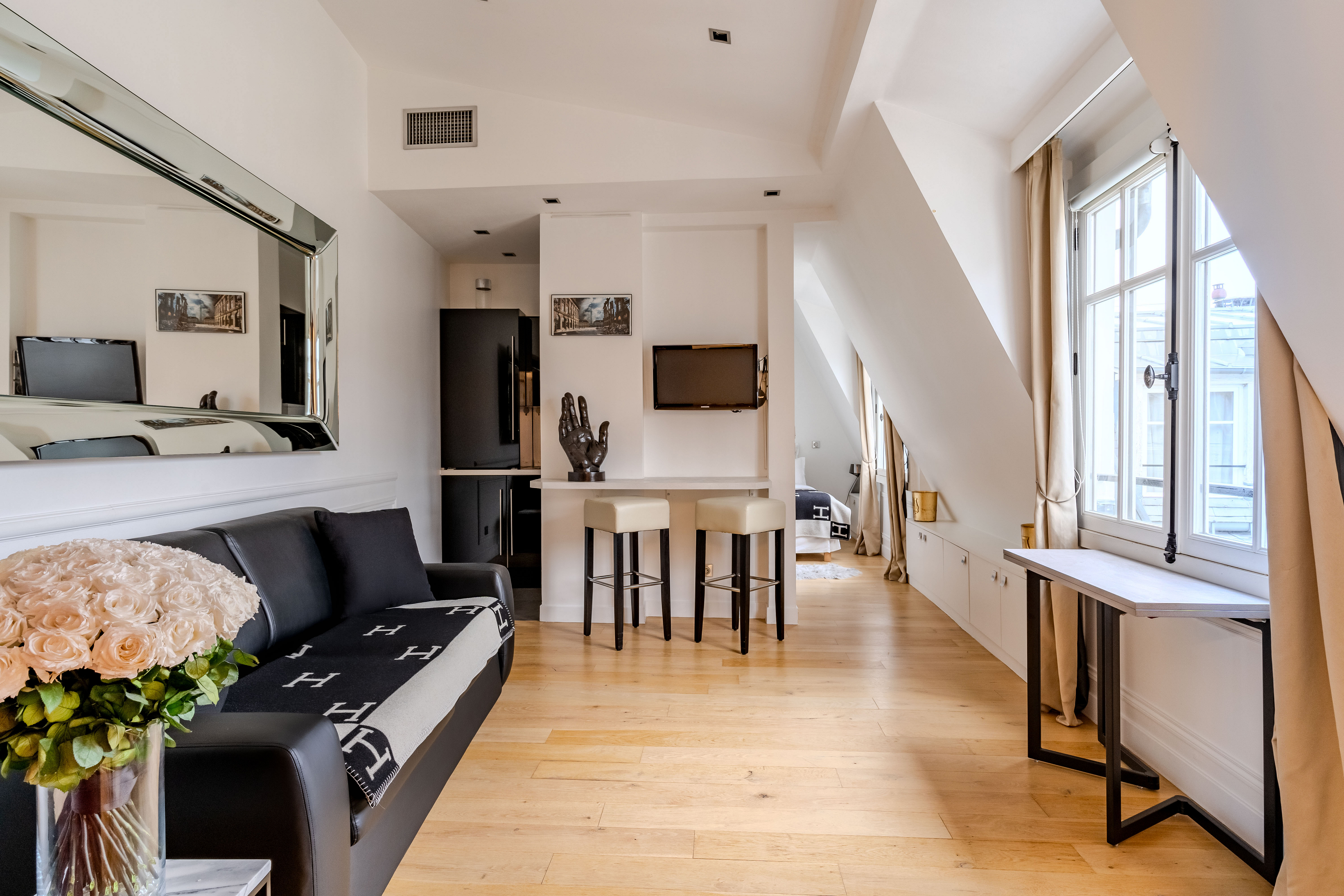 Magnificent one-bedroom pied-à-terre – Rue Saint-Honoré