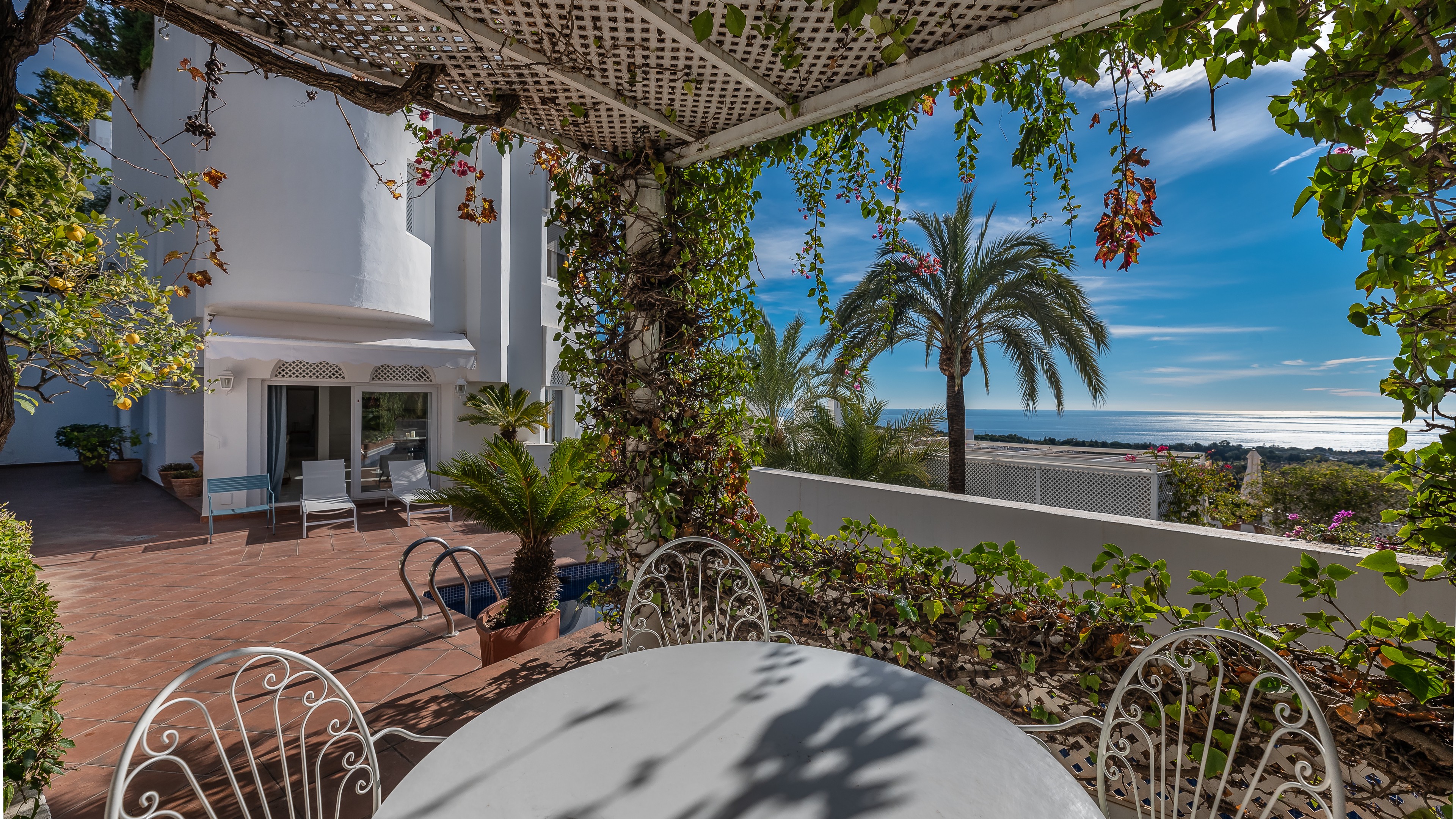 Exclusive 2-Bedroom Apartment with Private Heated Pool & Panoramic Views – Marbella Golden Mile.