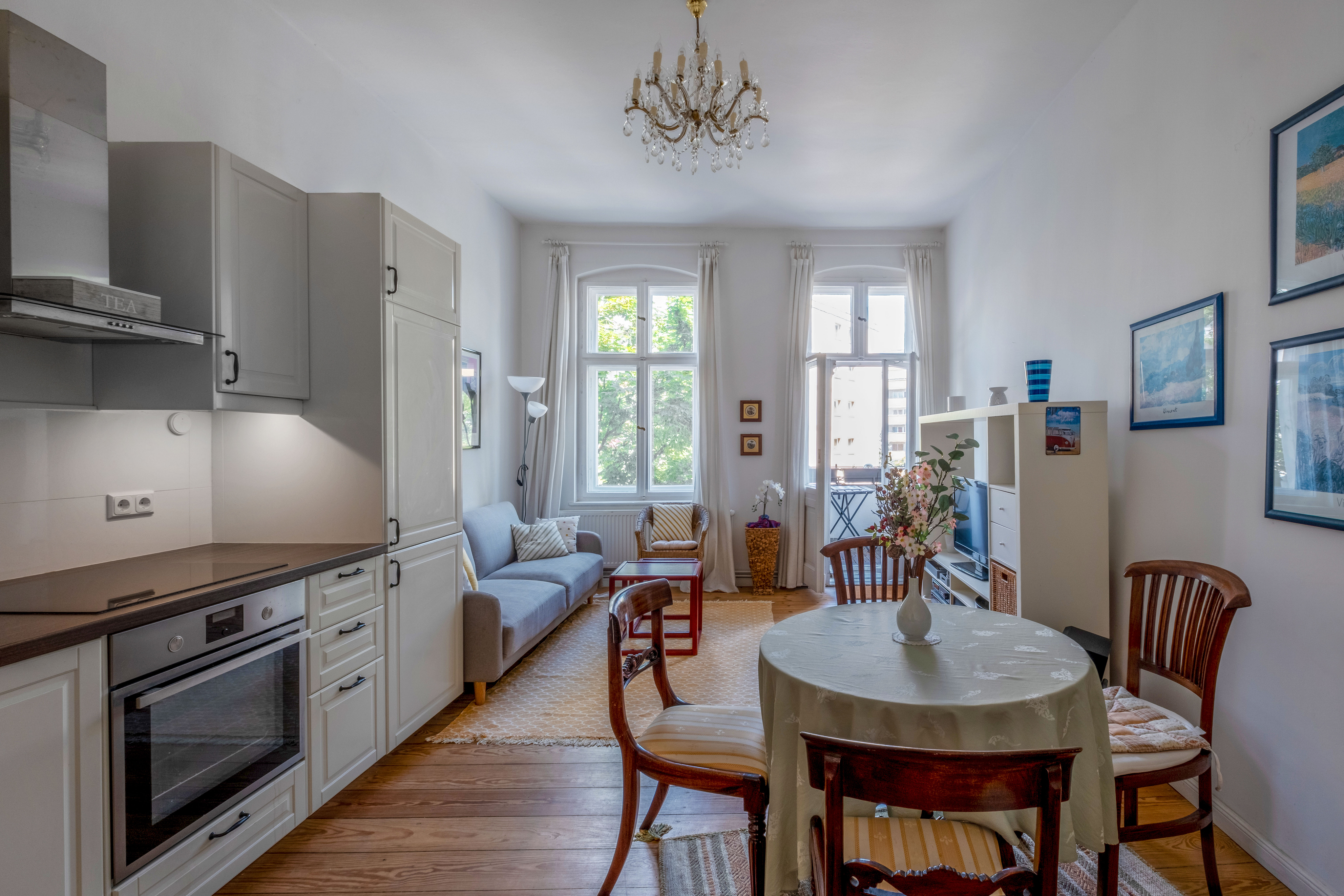 Sonnige 3-Zimmer-Altbauwohnung mit zwei Balkonen in der Nähe des Schäfersees