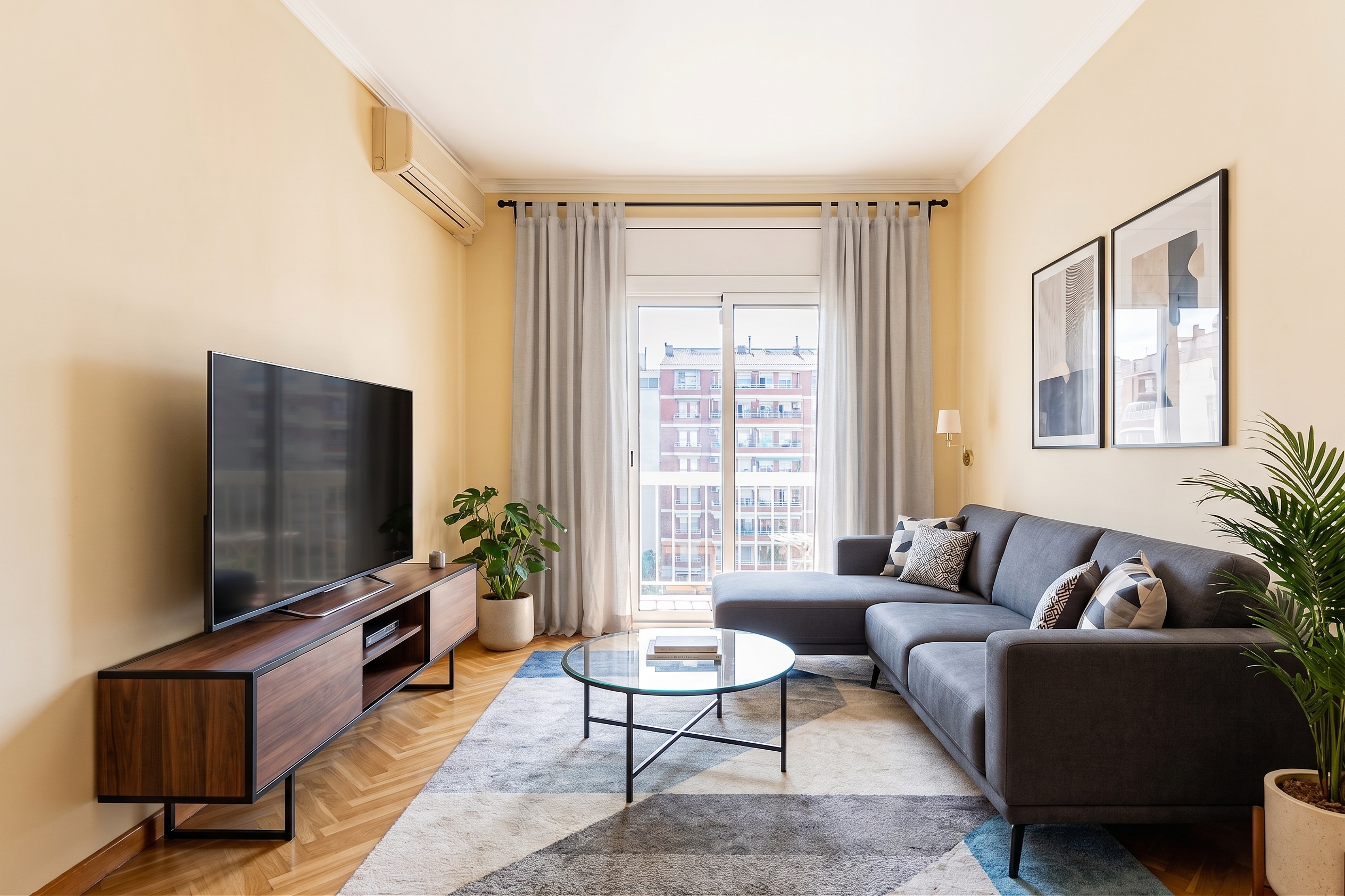 Family 3-bedroom apartment in Sagrada Família