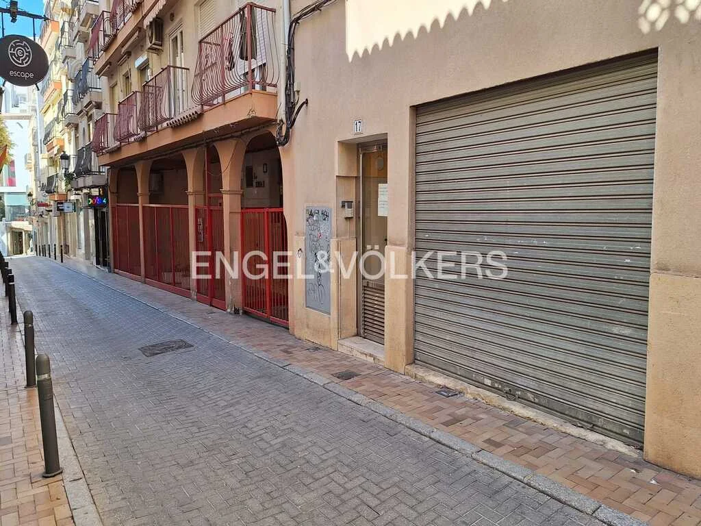 Commercial property/parking in the old town