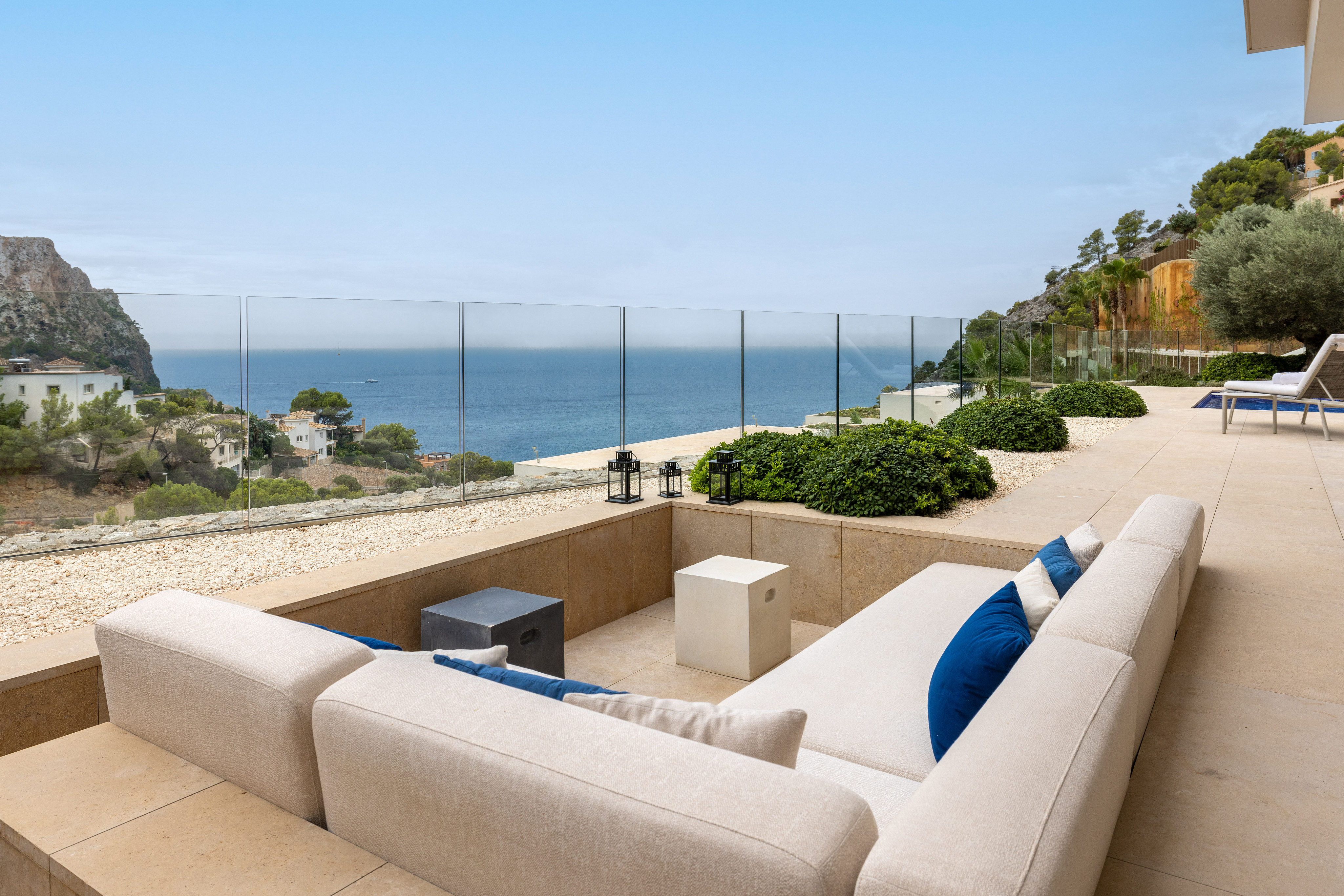 Modern semi-detached villa with breathtaking open sea views in New Folies