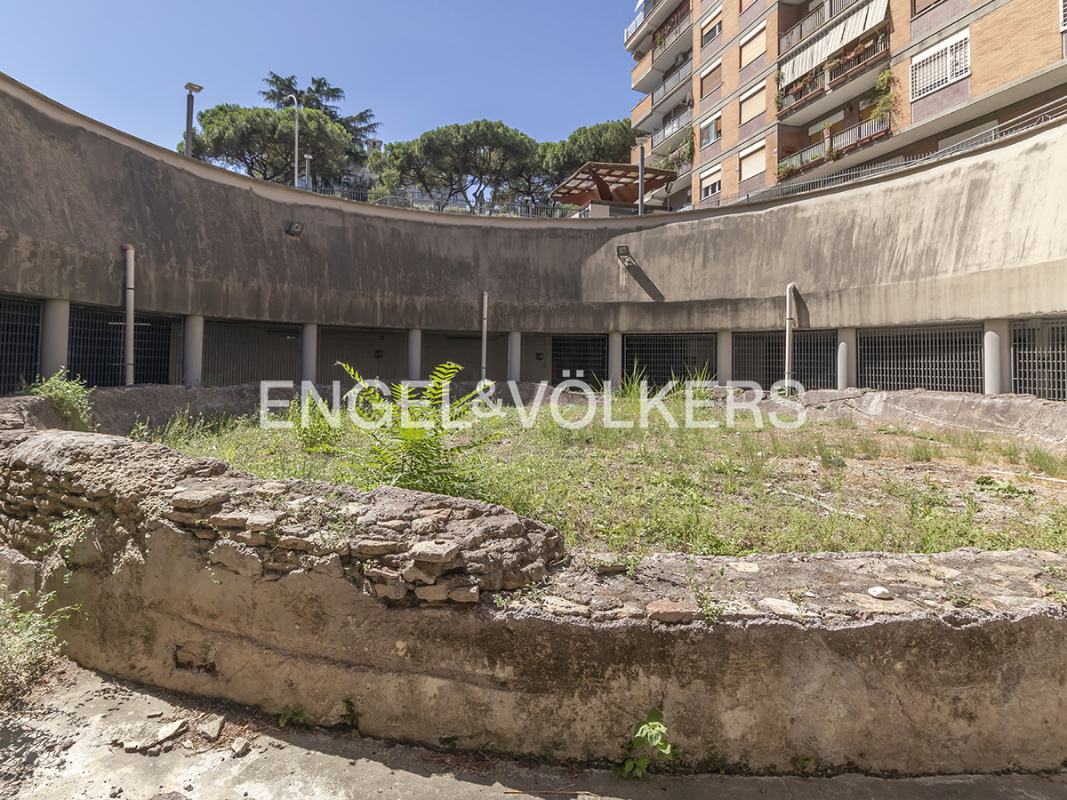 Double garage near Piazza Carpegna