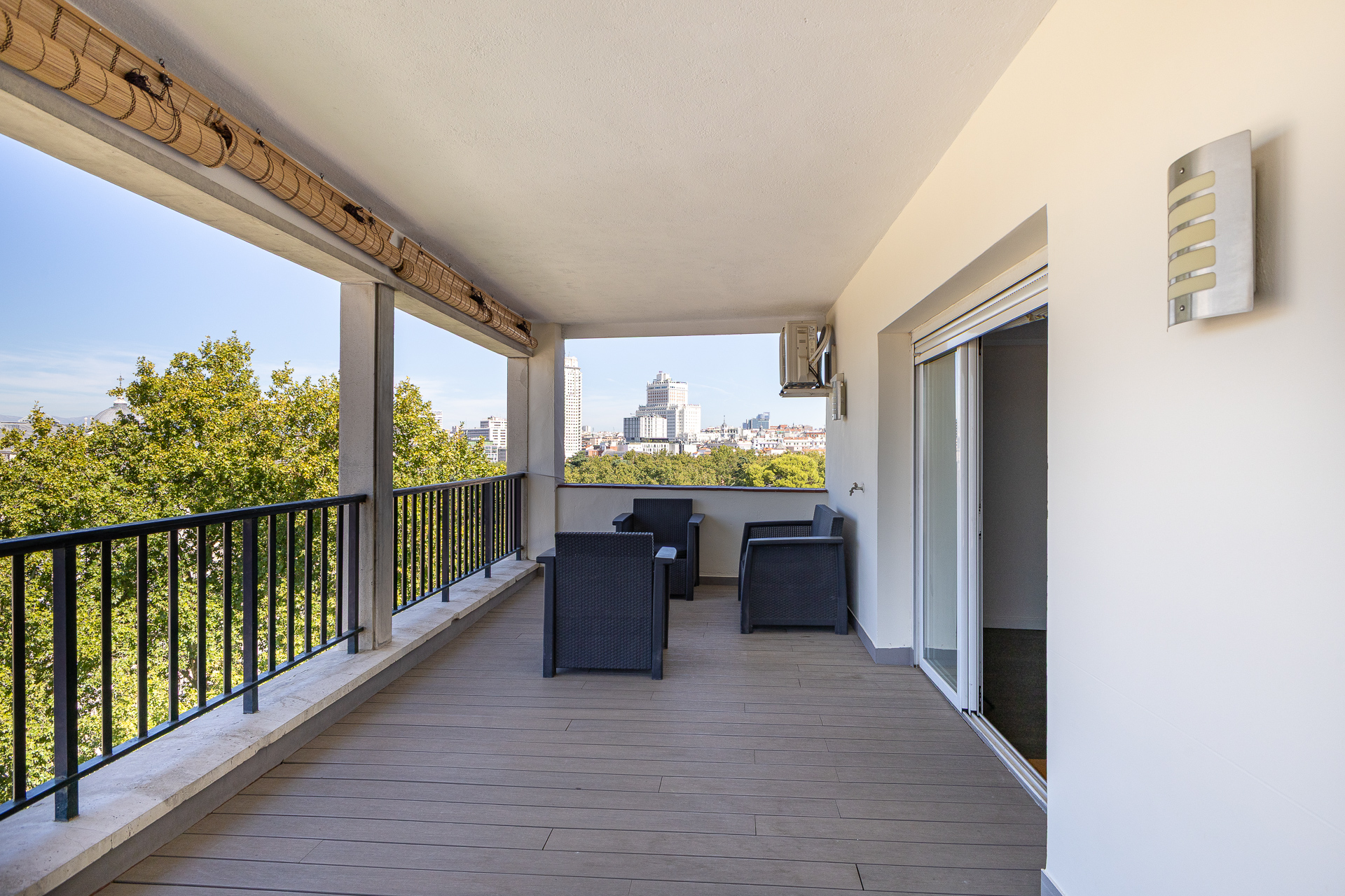 Exclusive Penthouse with Panoramic Terrace and Views of the Royal Palace