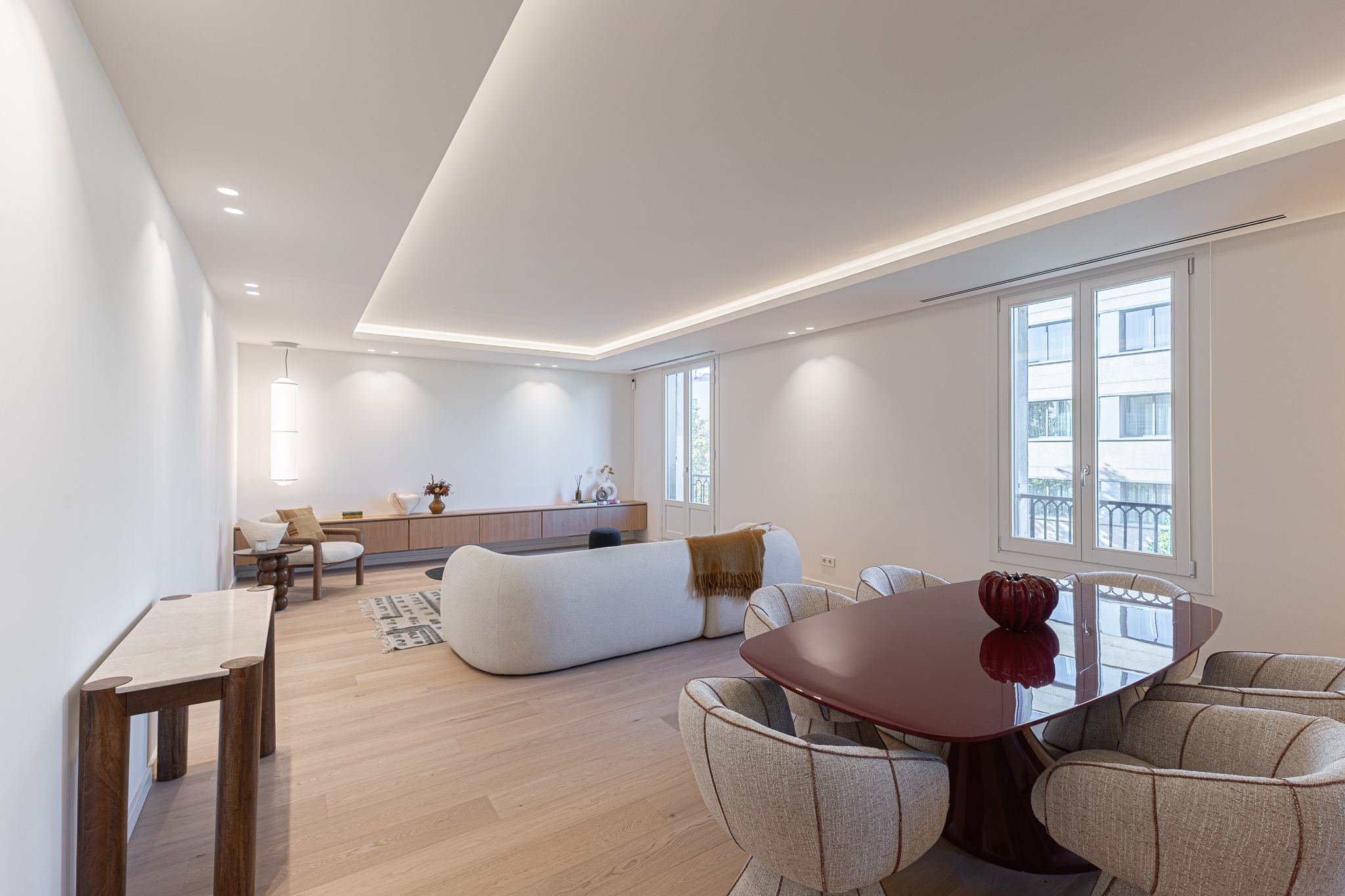 Spectacular all-exterior apartment on Consell de Cent