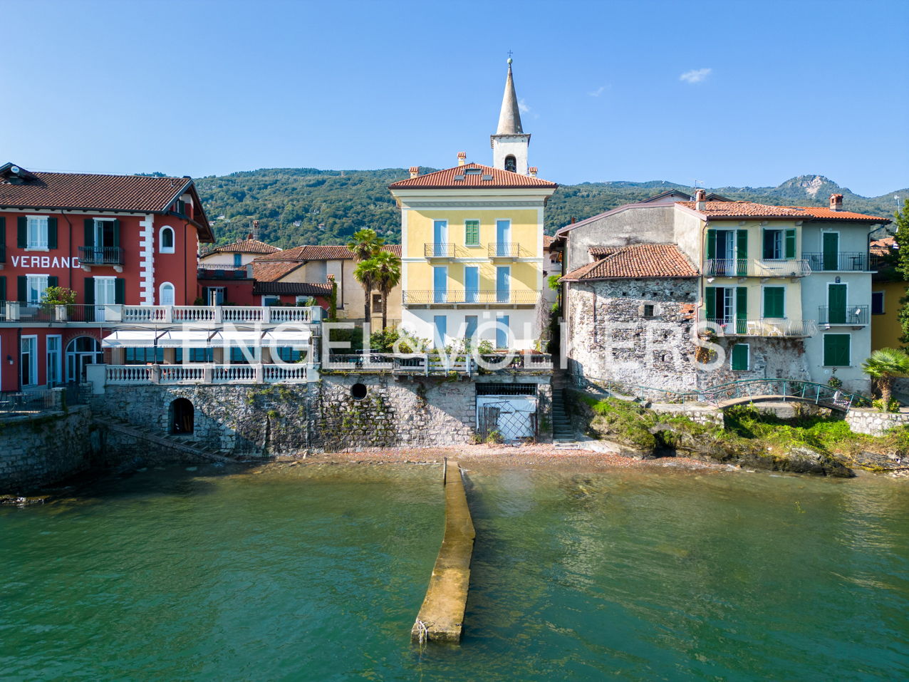 Villa with lake access on Isola dei Pescatori