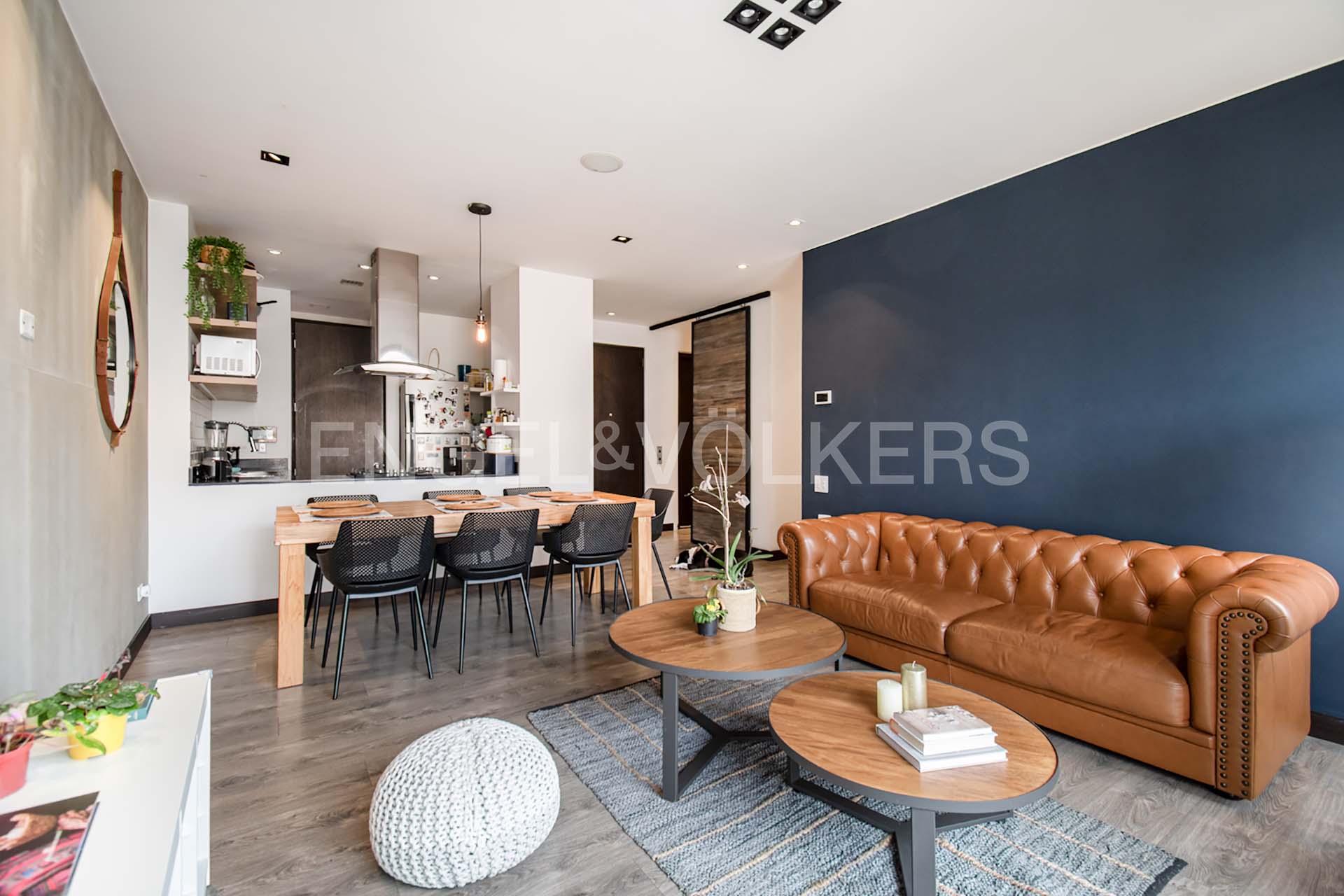 Moderno apartamento con balcón para venta en Bella Suiza