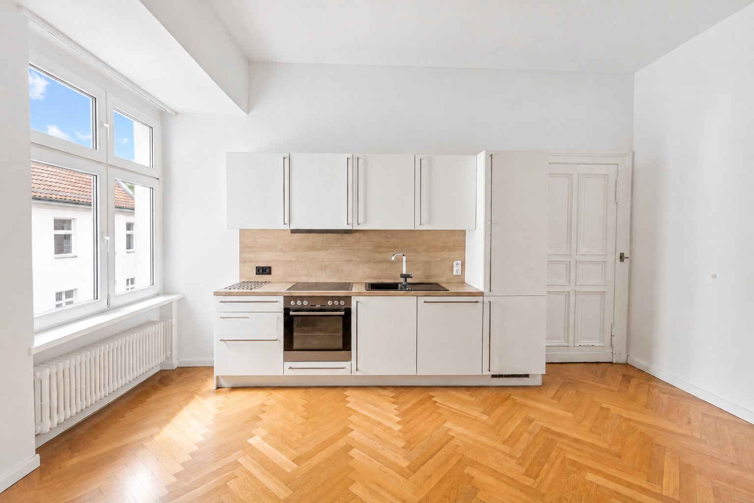 Charmante Altbauwohnung mit hochwertigem Parkett und moderner Einbauküche