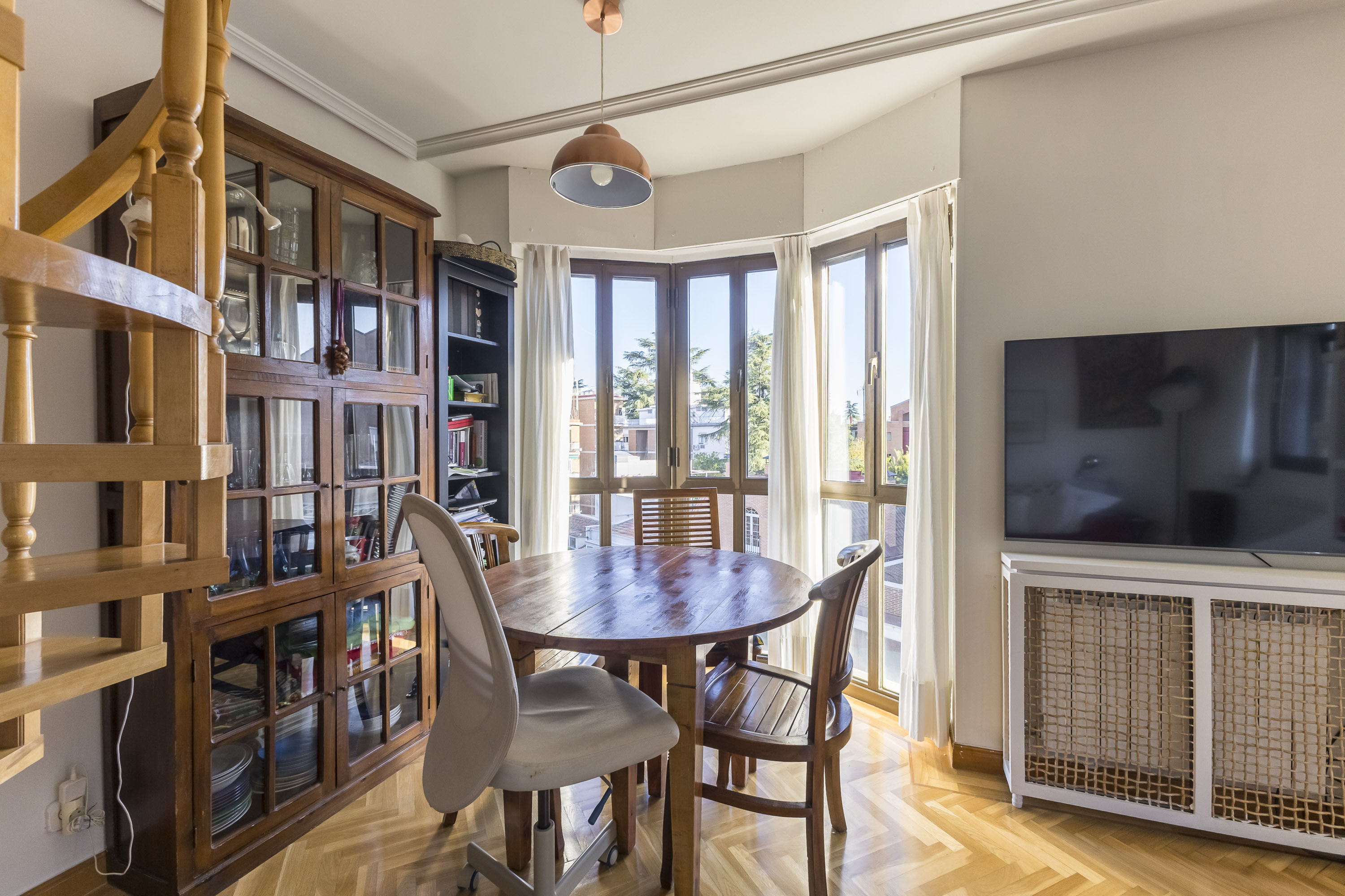 Duplex penthouse with spacious terrace, pool, and garage in Arturo Soria