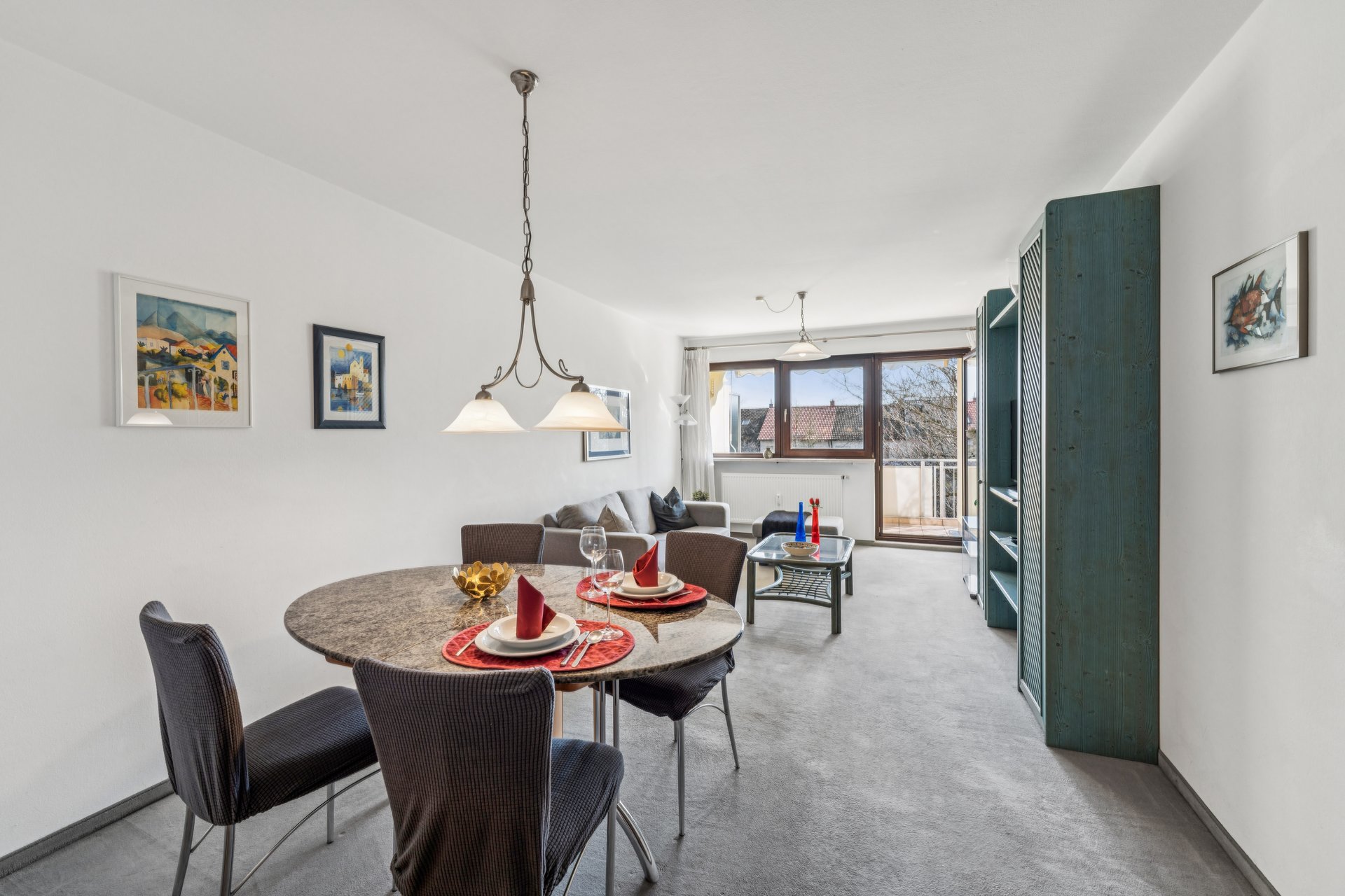 Nicely laid-out 2.5-room apartment with south-facing balcony, green views, and near historic Pfanzeltplatz in Old Perlach