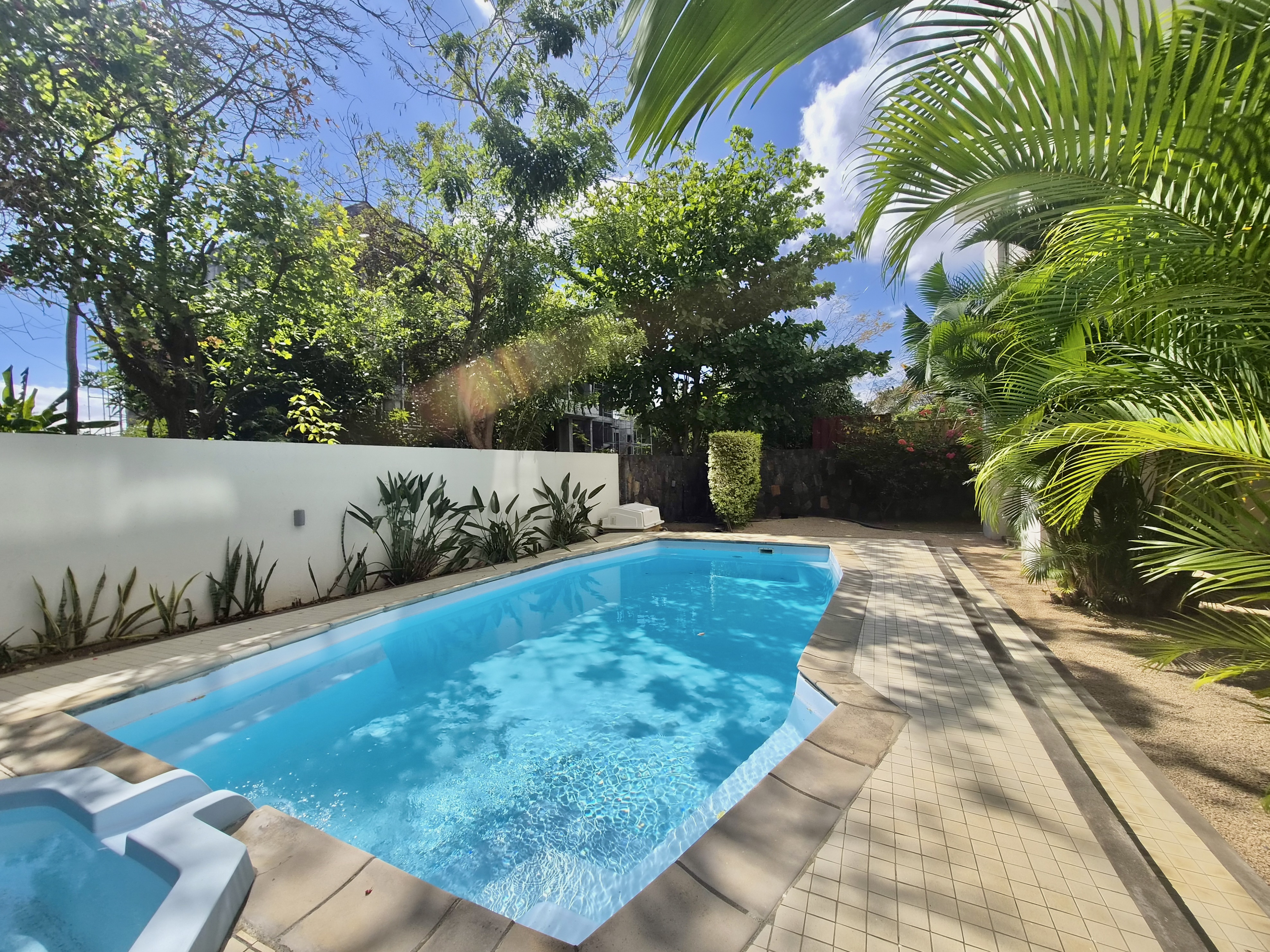 Spacious 3-Bedroom Apartment in a Convenient Coastal Location