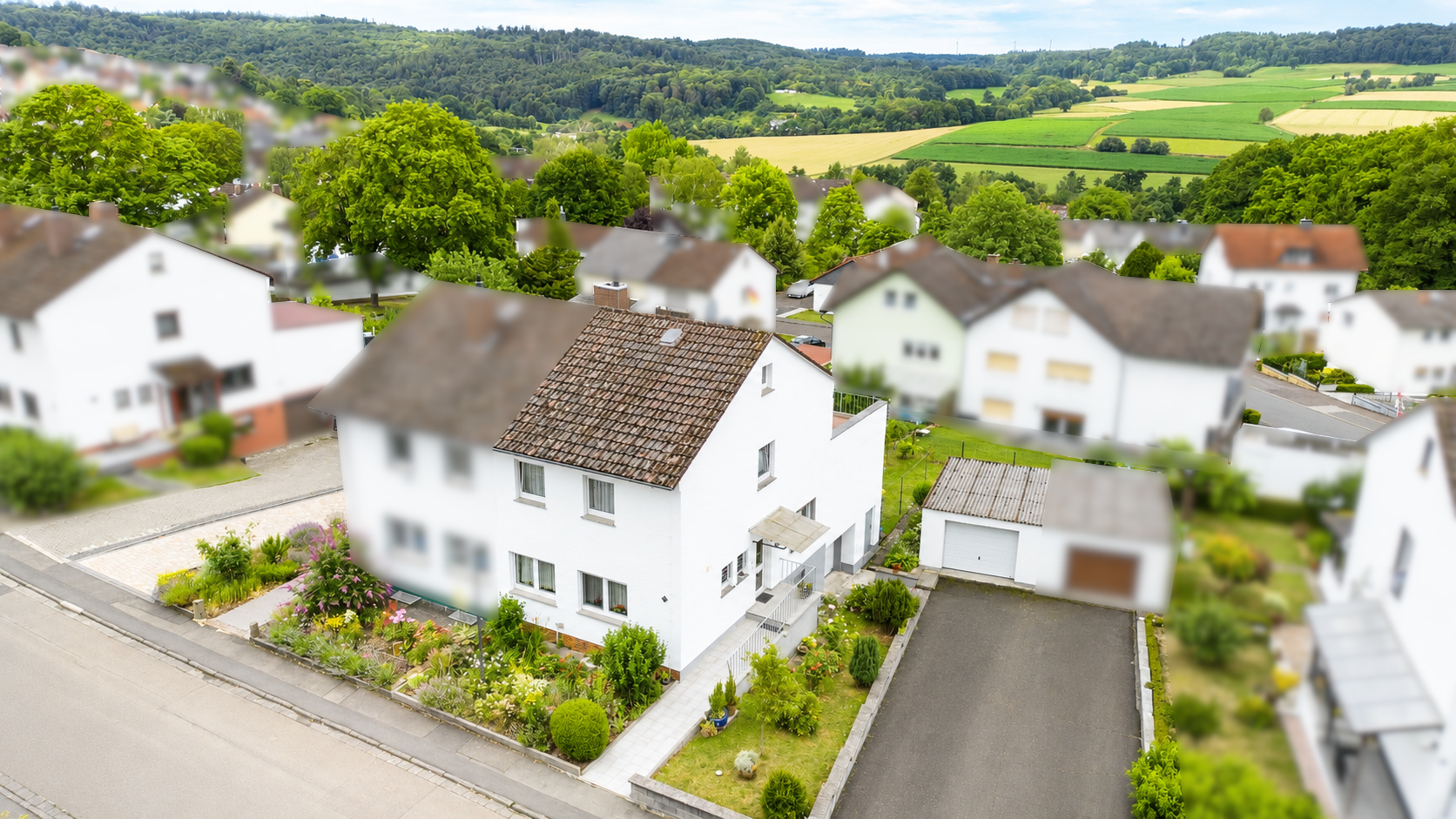 Einziehen und wohlfühlen- Stilvoll renovierte Doppelhaushälfte mit Gartenidylle