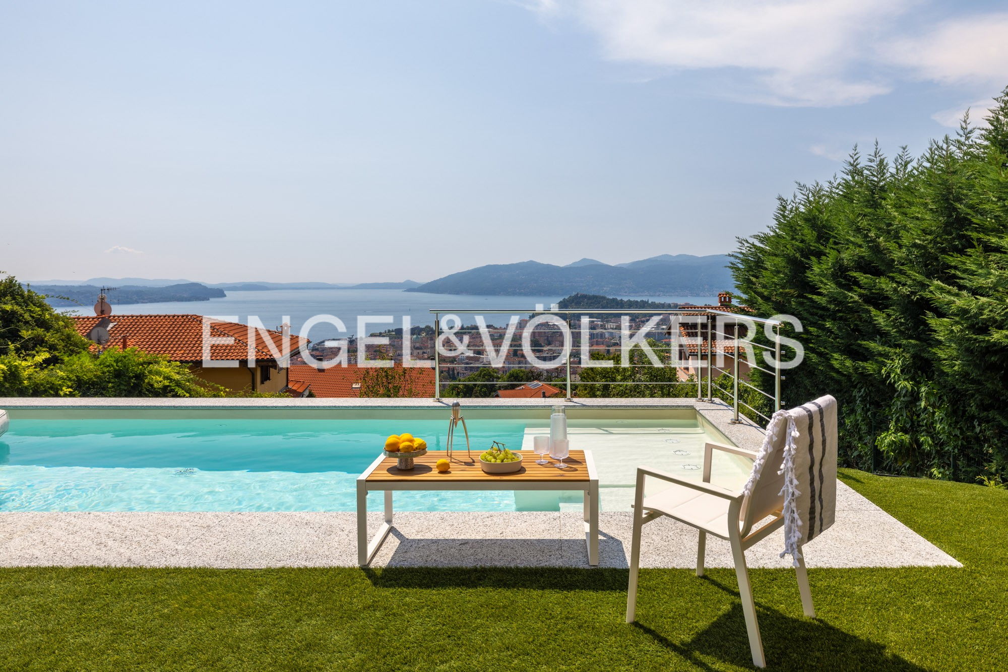 Villa with lake view and pool: elegance and relaxation in Verbania