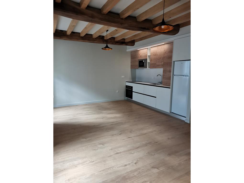 Engel & Völkers rents this ground floor flat, brand new after a complete refurbishment.