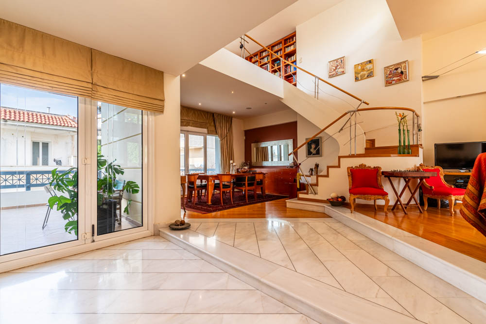 Elegant house in Ano Voula with sea view
