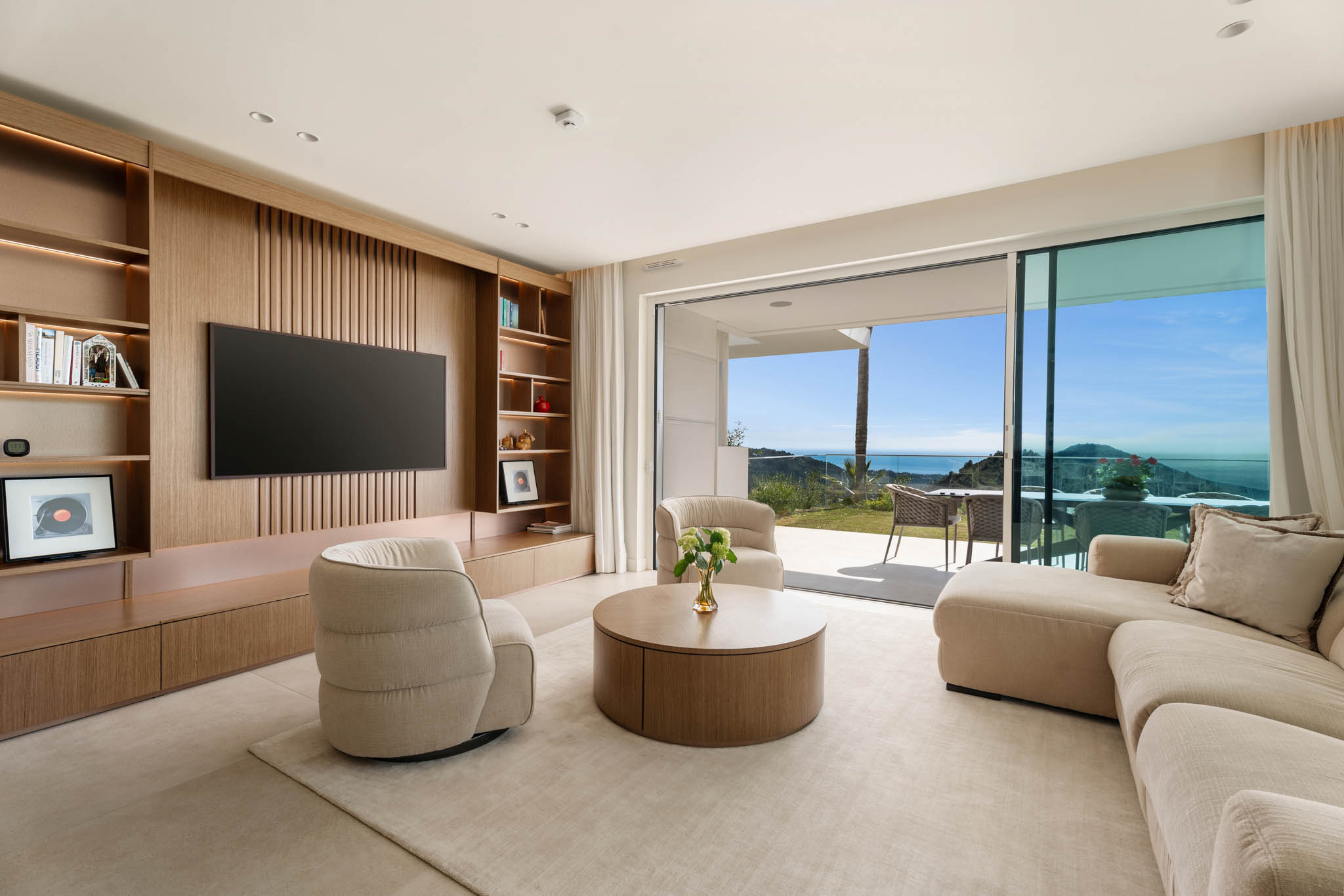 Garden Apartment for Sale in Palo Alto with Panoramic Sea Views