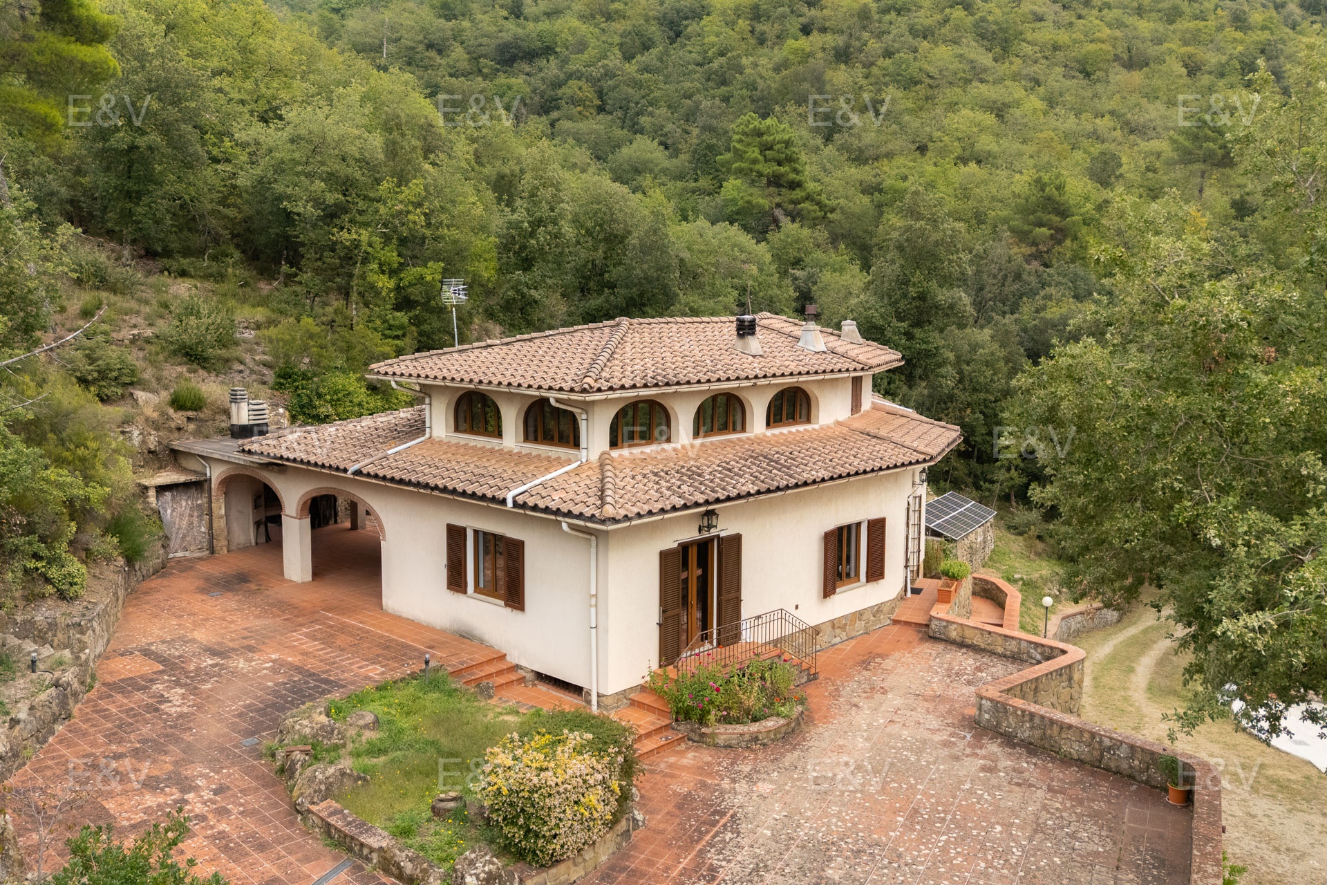 Villa with a private park in Loro Ciuffenna