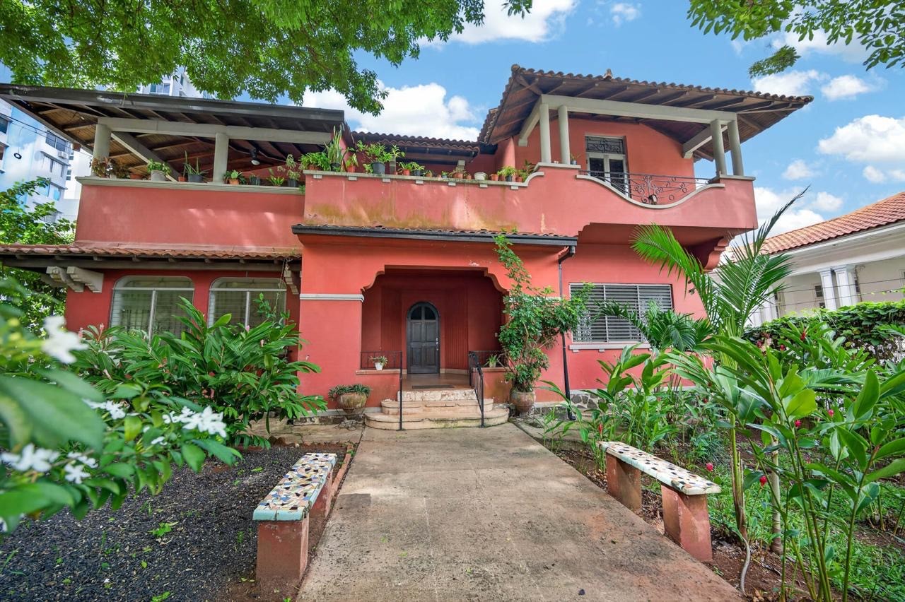 Commercial Property with Development Potential | Bella Vista