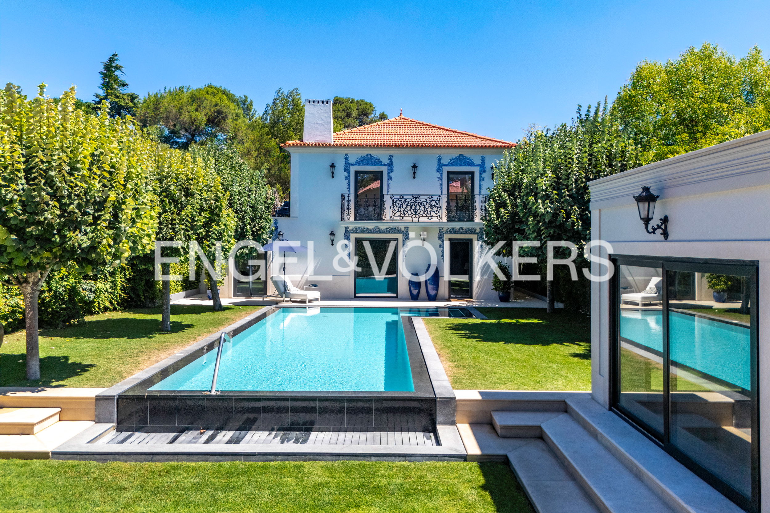 4-Bedroom Villa in Cascais Center