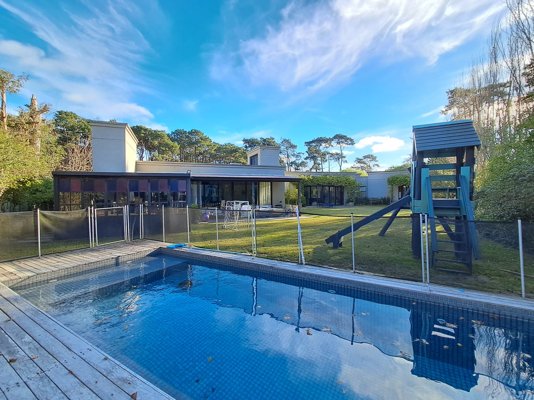 Casa de 4 dormitorios en alquiler de temporada con piscina climatizada