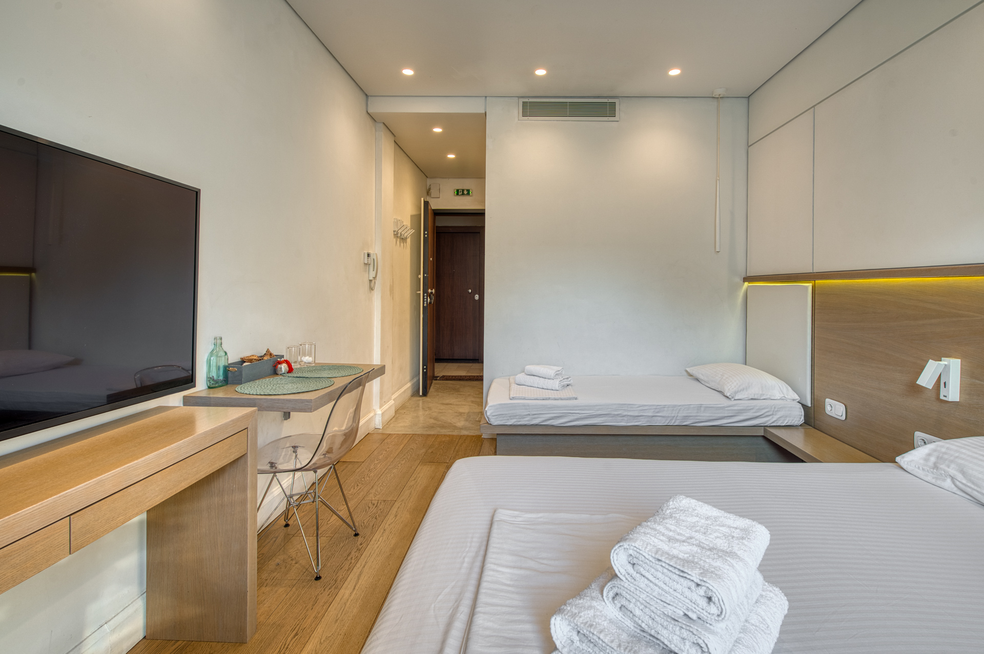 Luxurious 7th floor studio