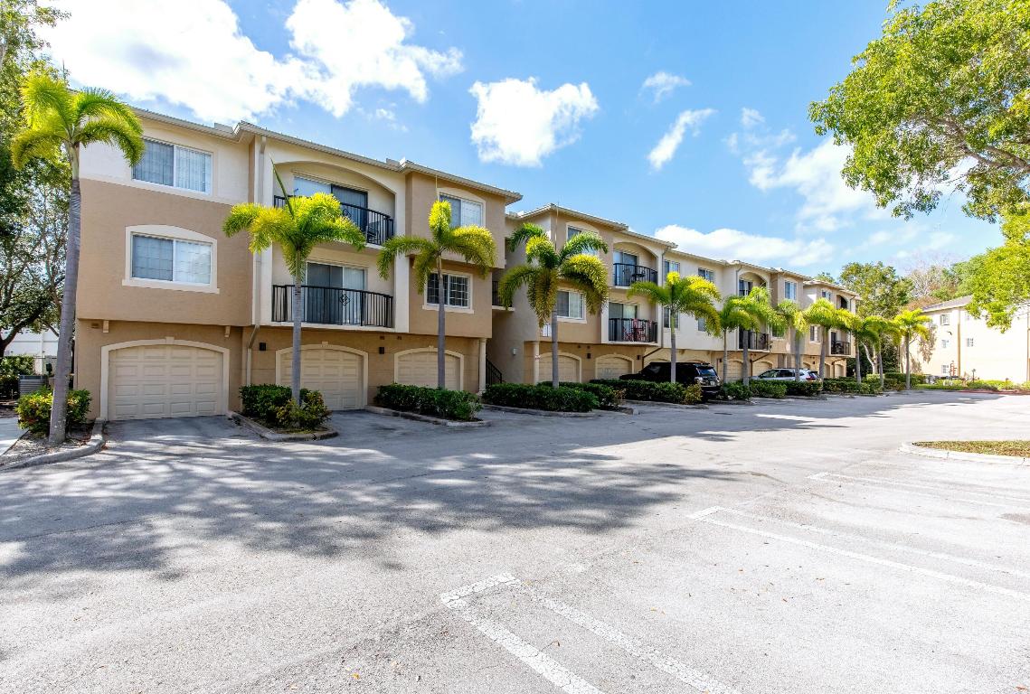 Conveniently Located, Fully Furnished Condo