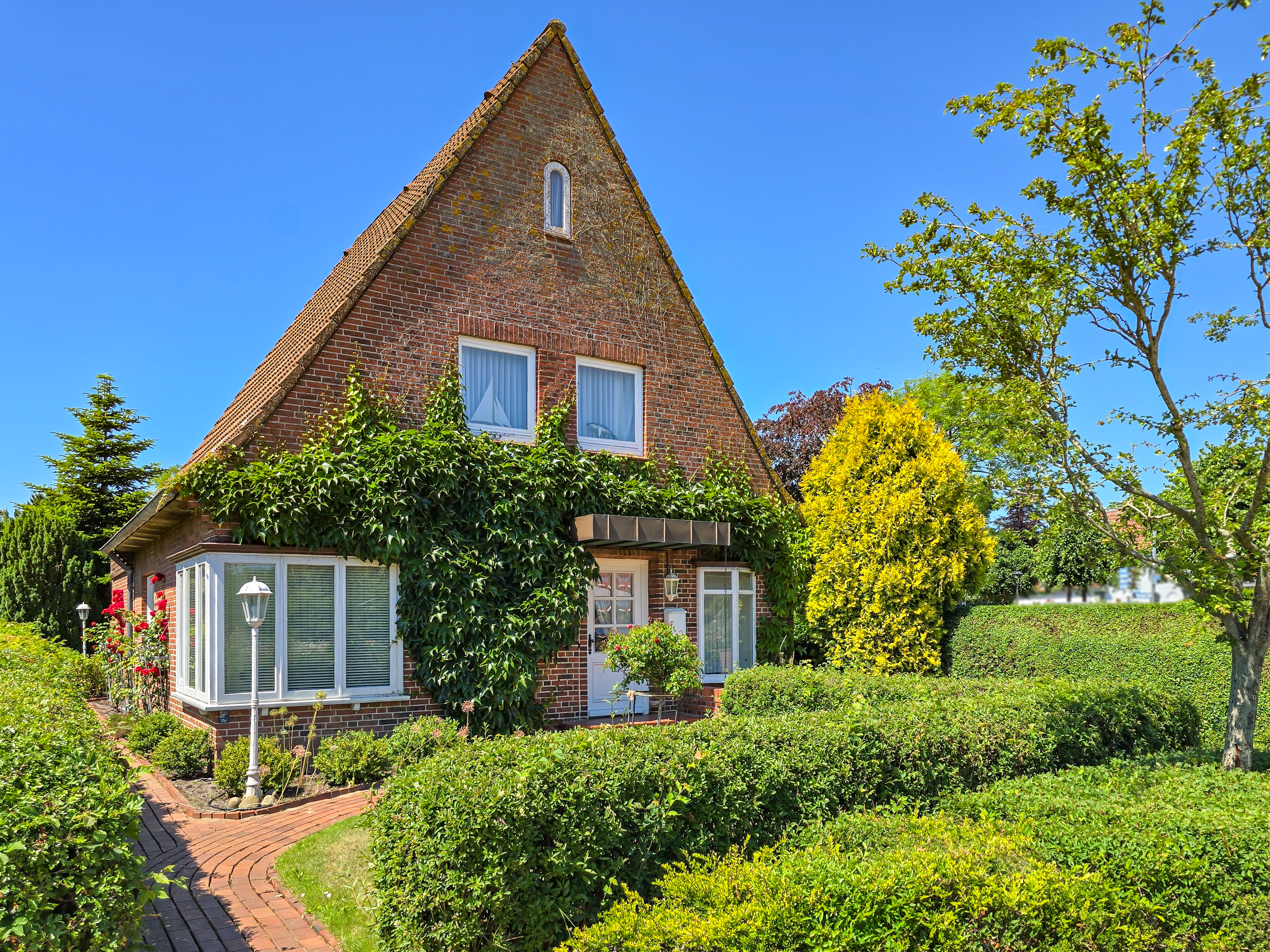 Gewachsen, gepflegt, geliebt                                Zuhause zwischen Dorfleben und Dünen