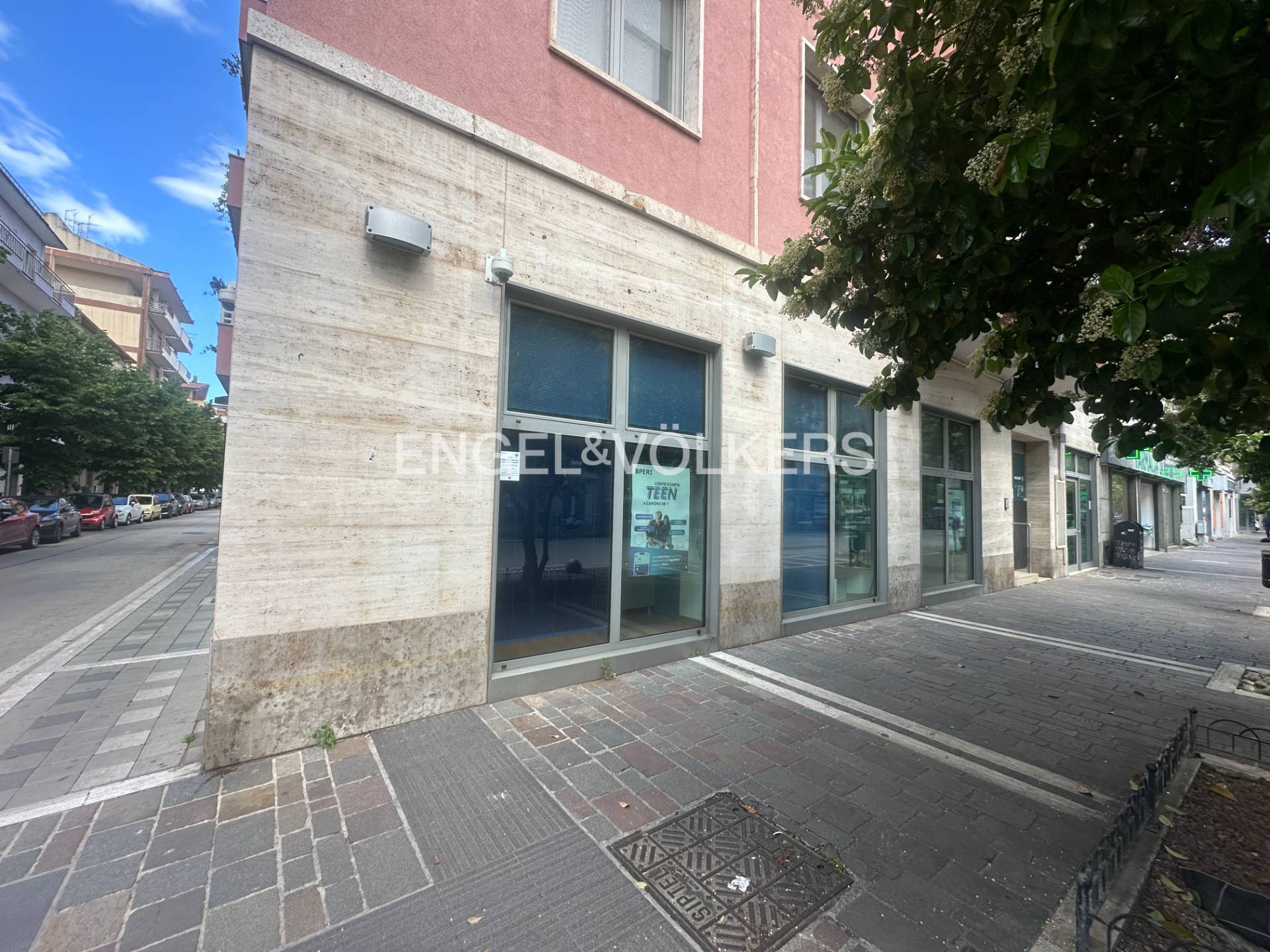 Locale Commerciale in Vendita a Pescara, Abruzzo, Italia