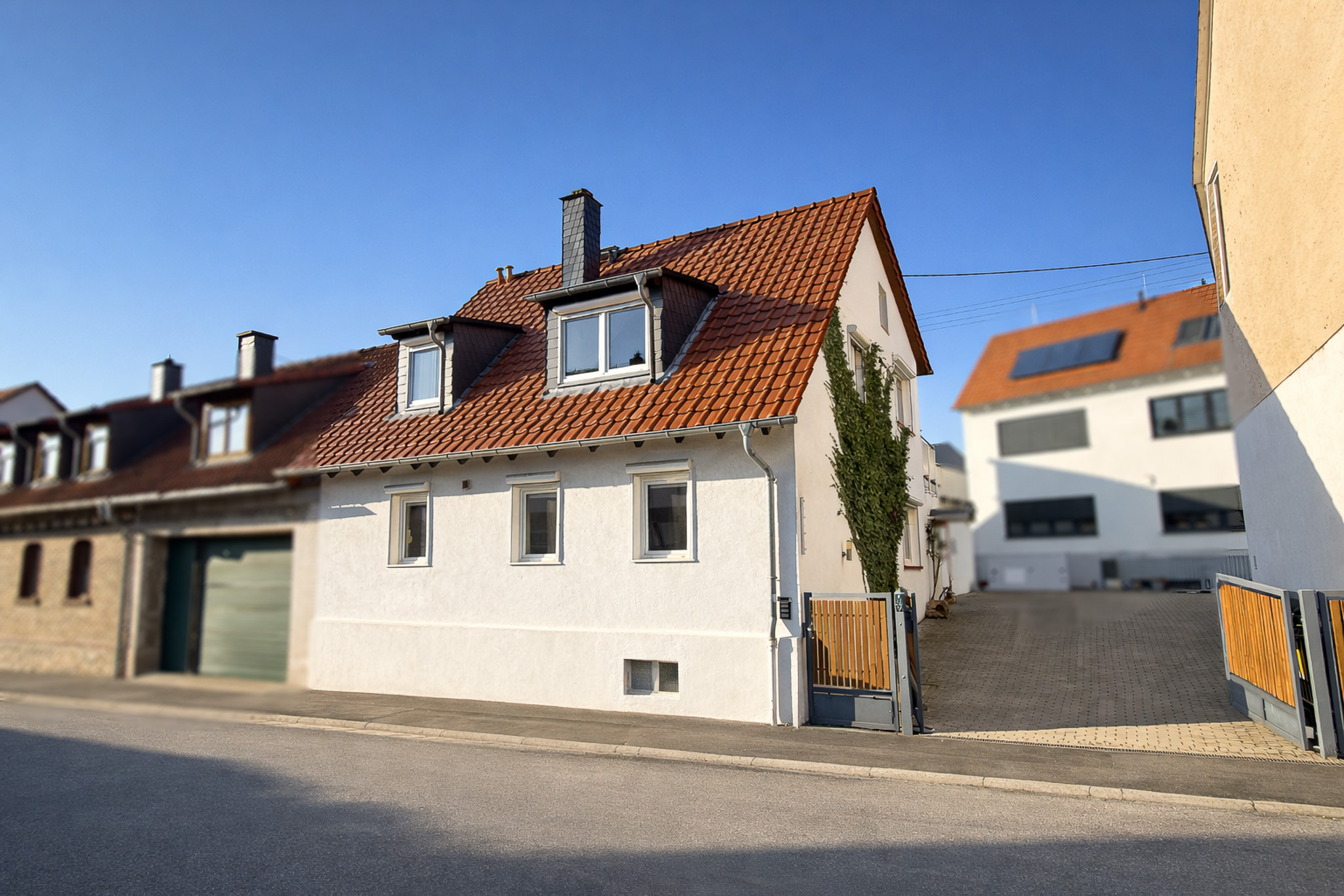 Charmantes Zweifamilienhaus mit Potenzial in zentraler Wohnlage von Wiesbaden-Naurod