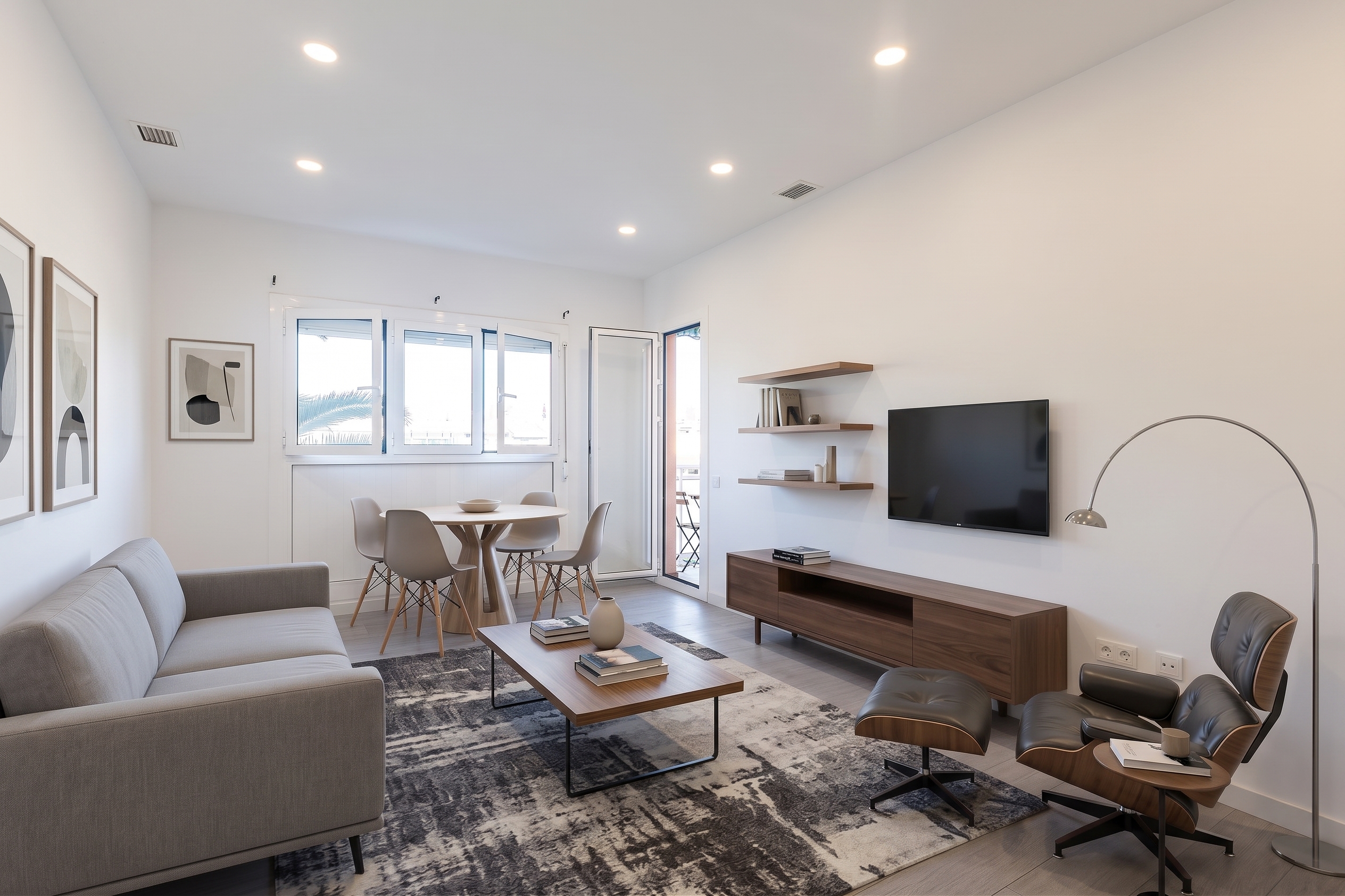 Elegant, spacious renovated apartment in Plaza de la Sardana [AI-modified]
