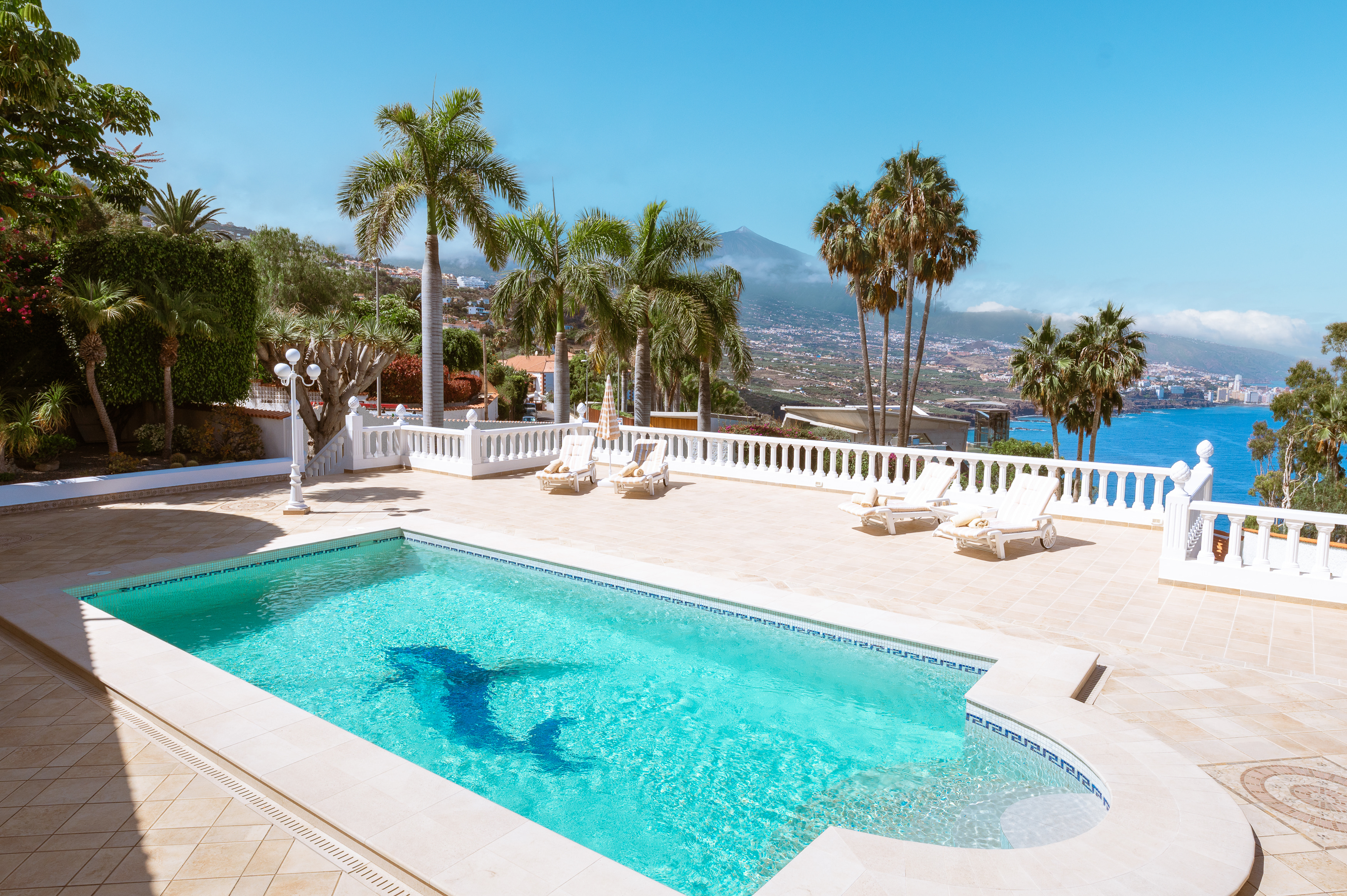 Privacy, generous living spaces and extraordinary views on the most exclusive coastline in the north
