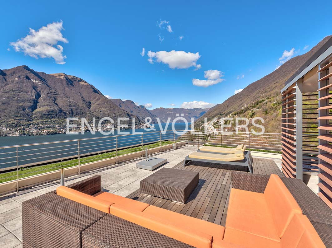 Apartment  with terrace and panoramic lake view