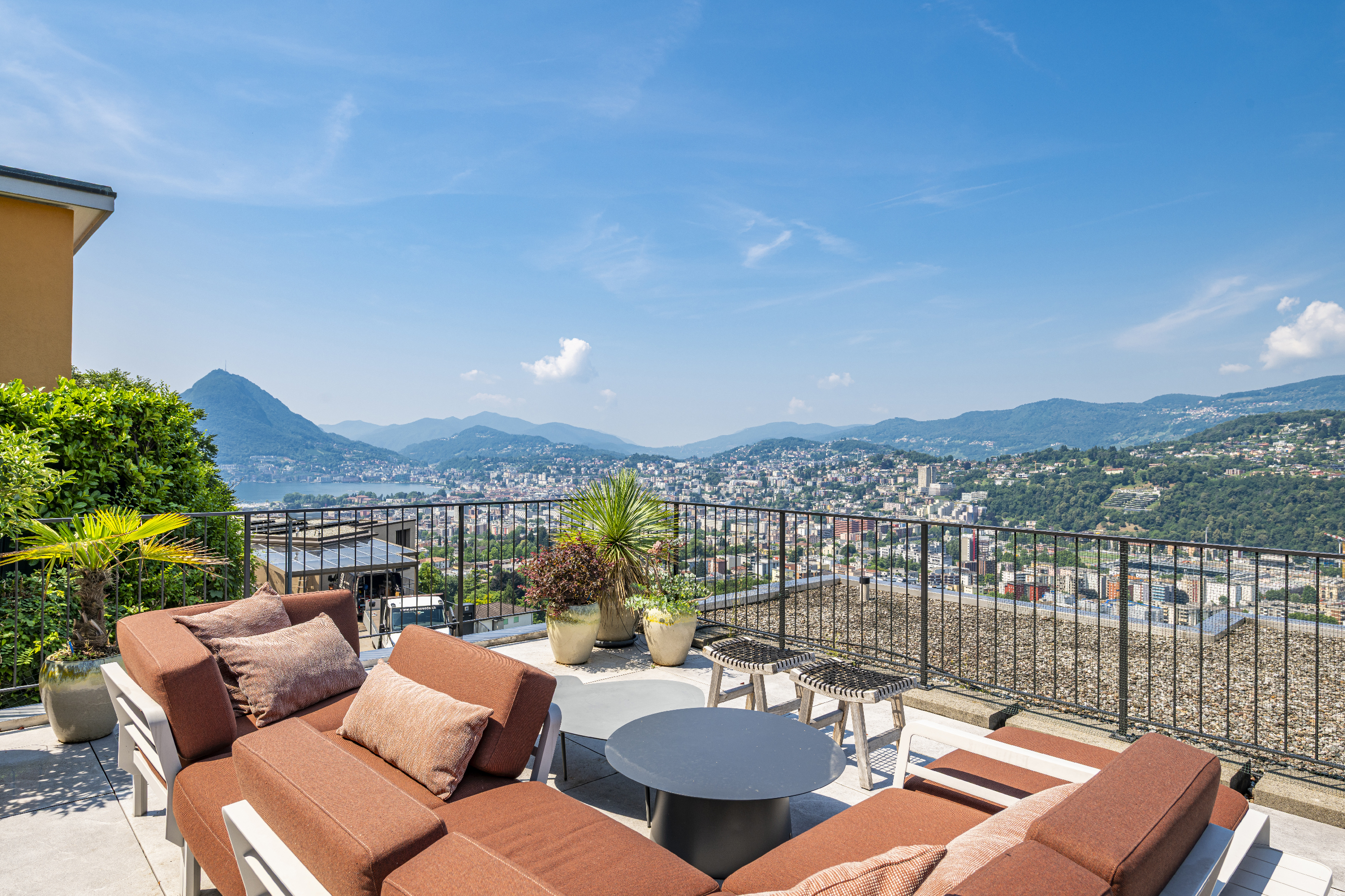 Prestigious corner terraced villa with terrace and lake view