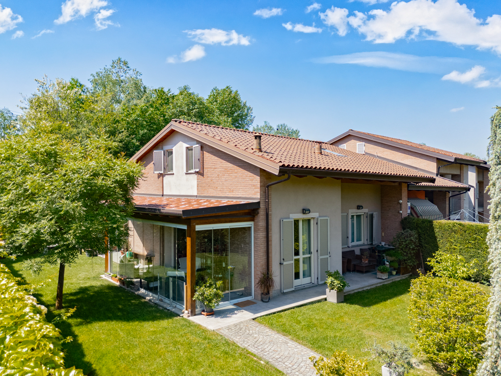 Charming terraced house with castle view