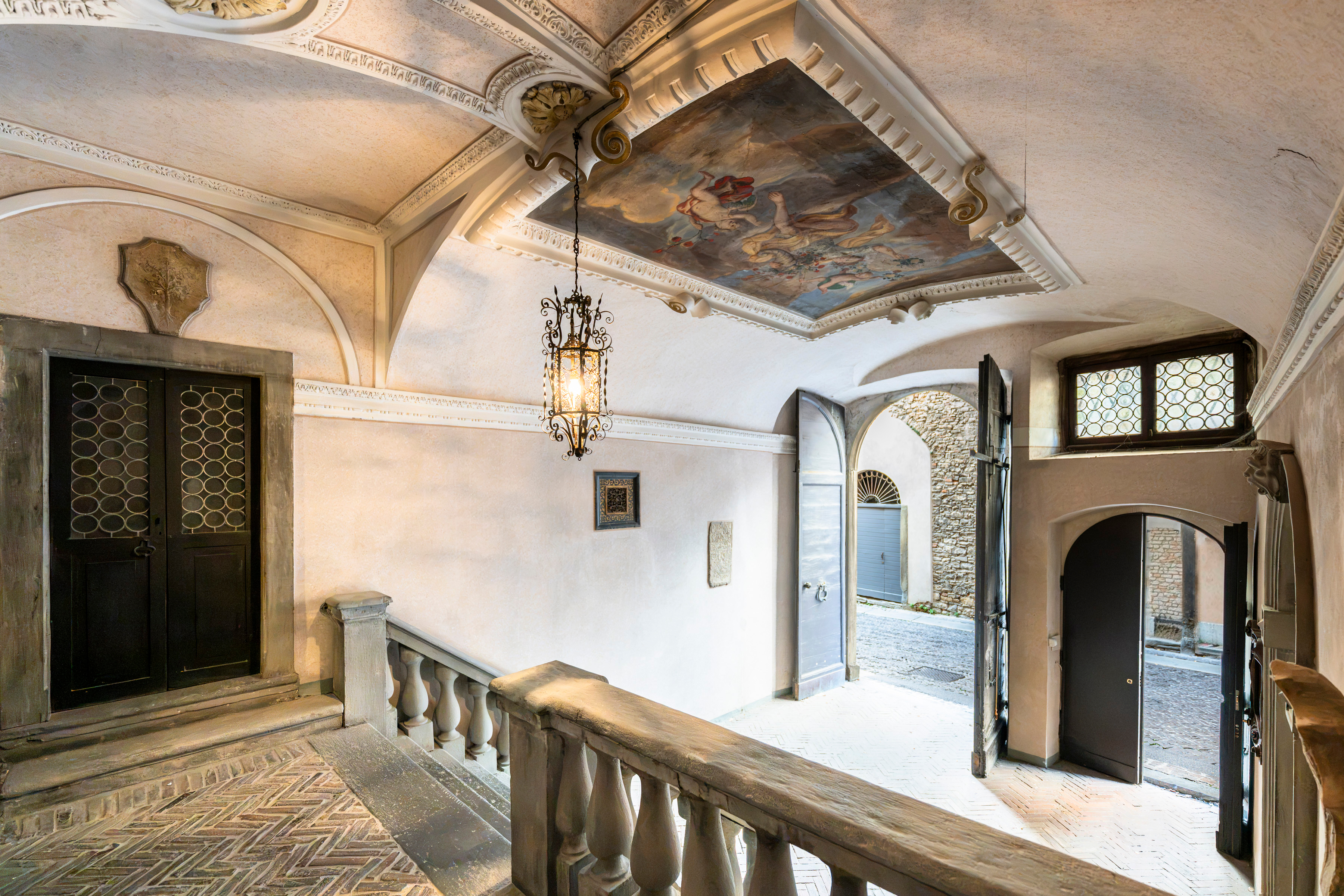 Prestigious Radici Palace at 12 San Giacomo Street