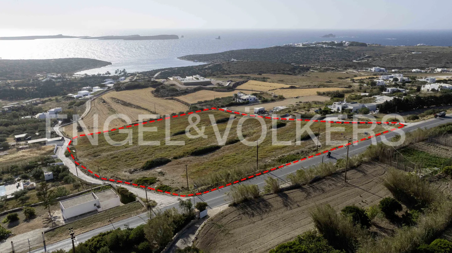 Amazing plot of land in Sarakiniko, Paros
