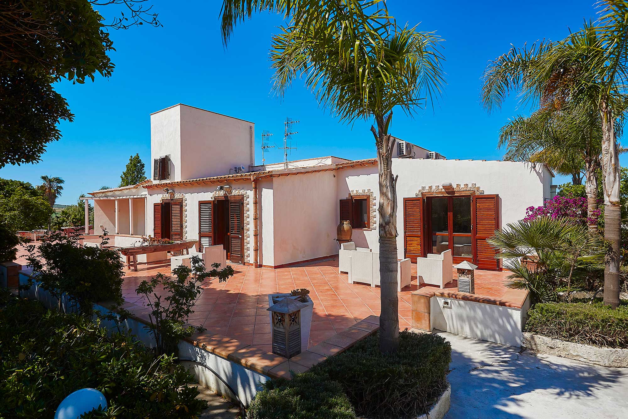 Prestigious property in greenery