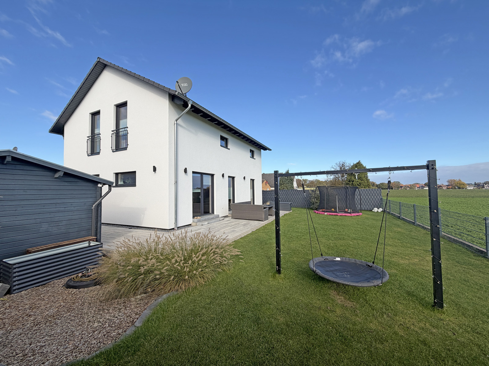 Einzugsbereit & Zukunftssicher: Neuwertiges Einfamilienhaus mit A+ Energieeffizienz  in der Oase zwischen Gödringen und Hotteln