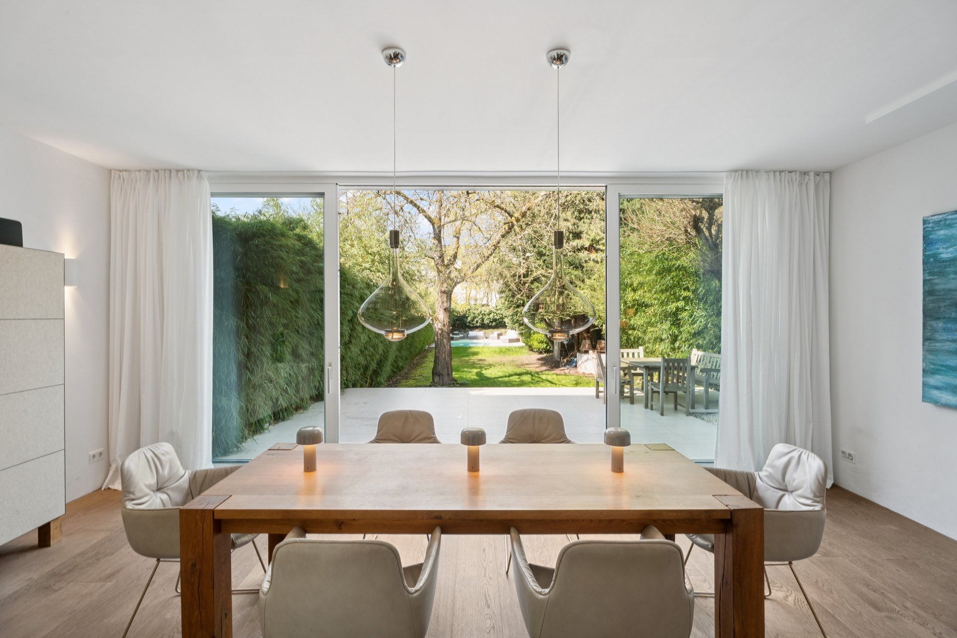 "All in One - a redefined historic townhouse near the lake"