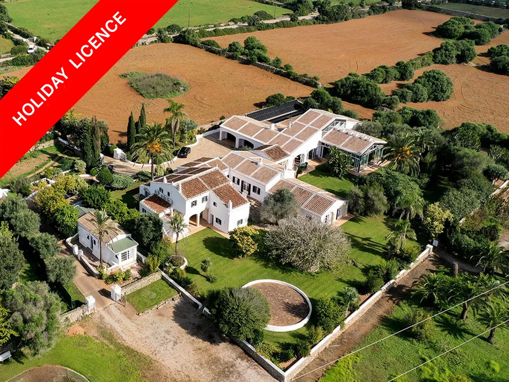 Exceptional country house with heated pool