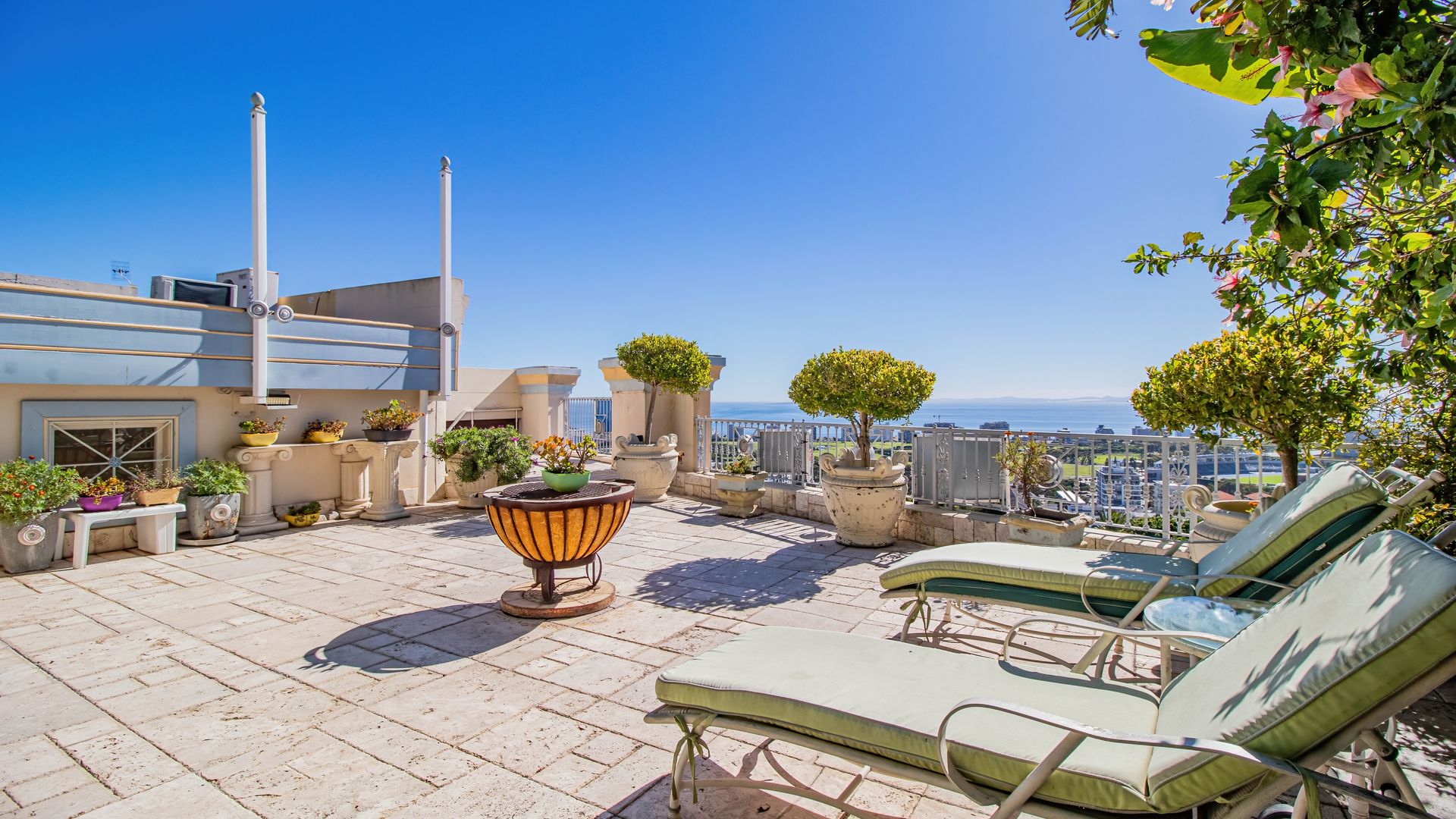 Characterful home in Upper Greenpoint with magnificent views