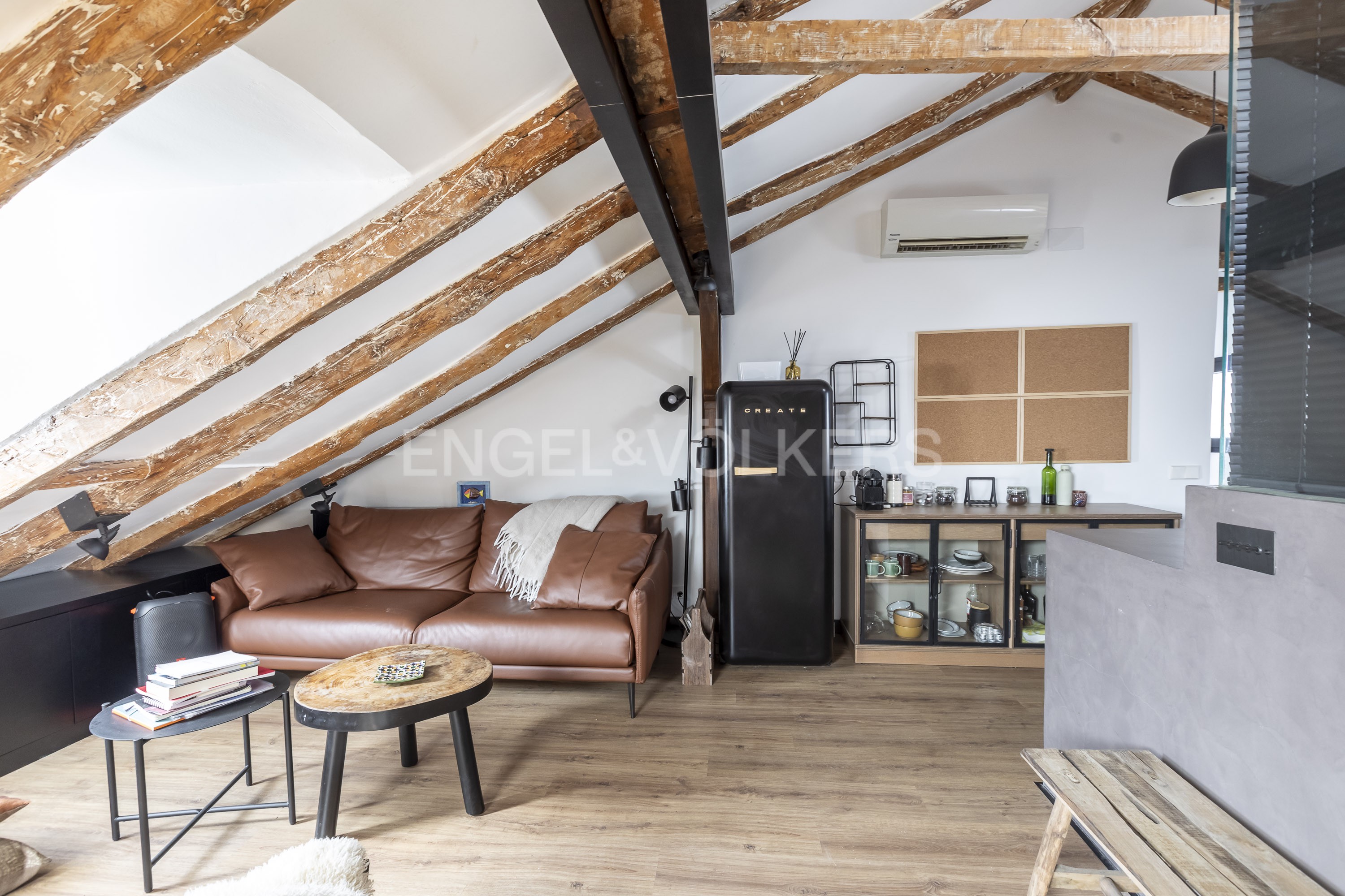 Beautifully Furnished Designer Studio in Cortes