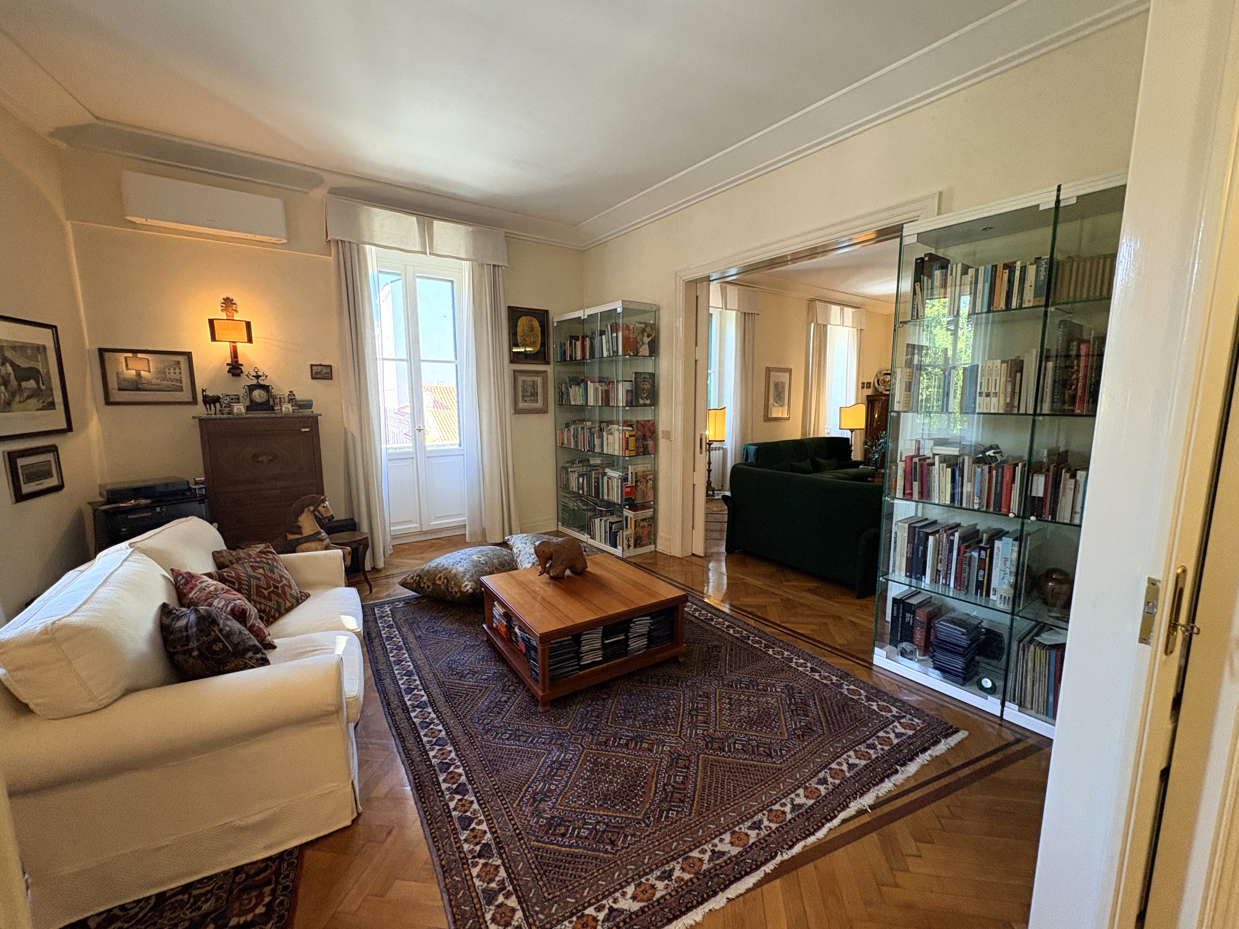 ELEGANT APARTMENT FOR RENT IN THE HEART OF TRIESTE