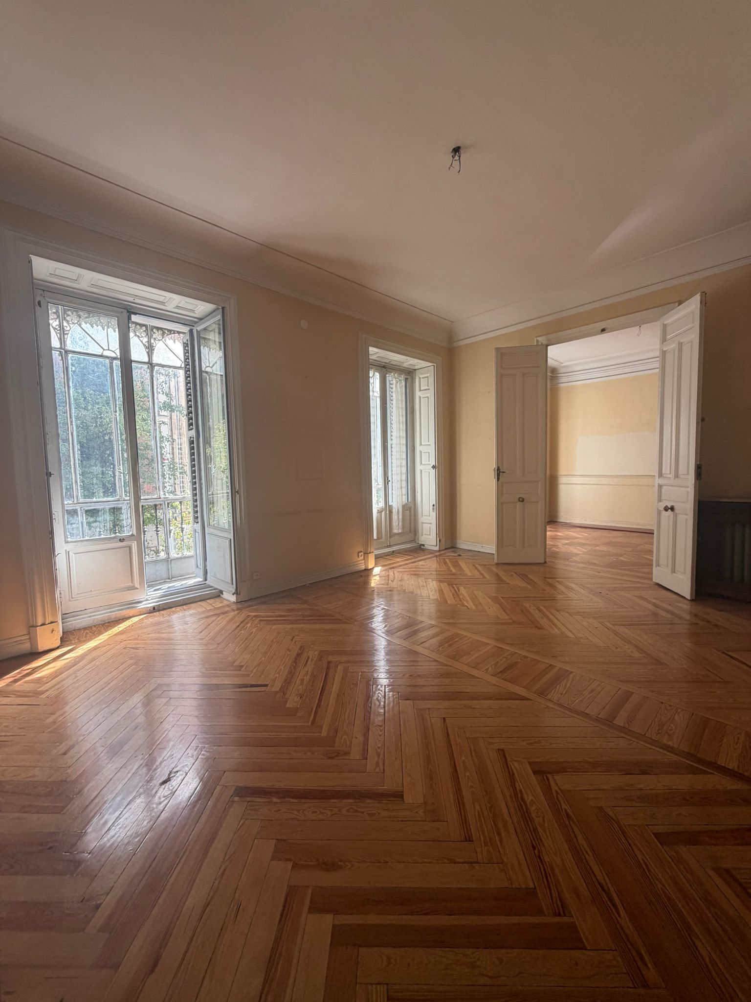 Classic elegance and excellent potential for renovation in a prestigious property