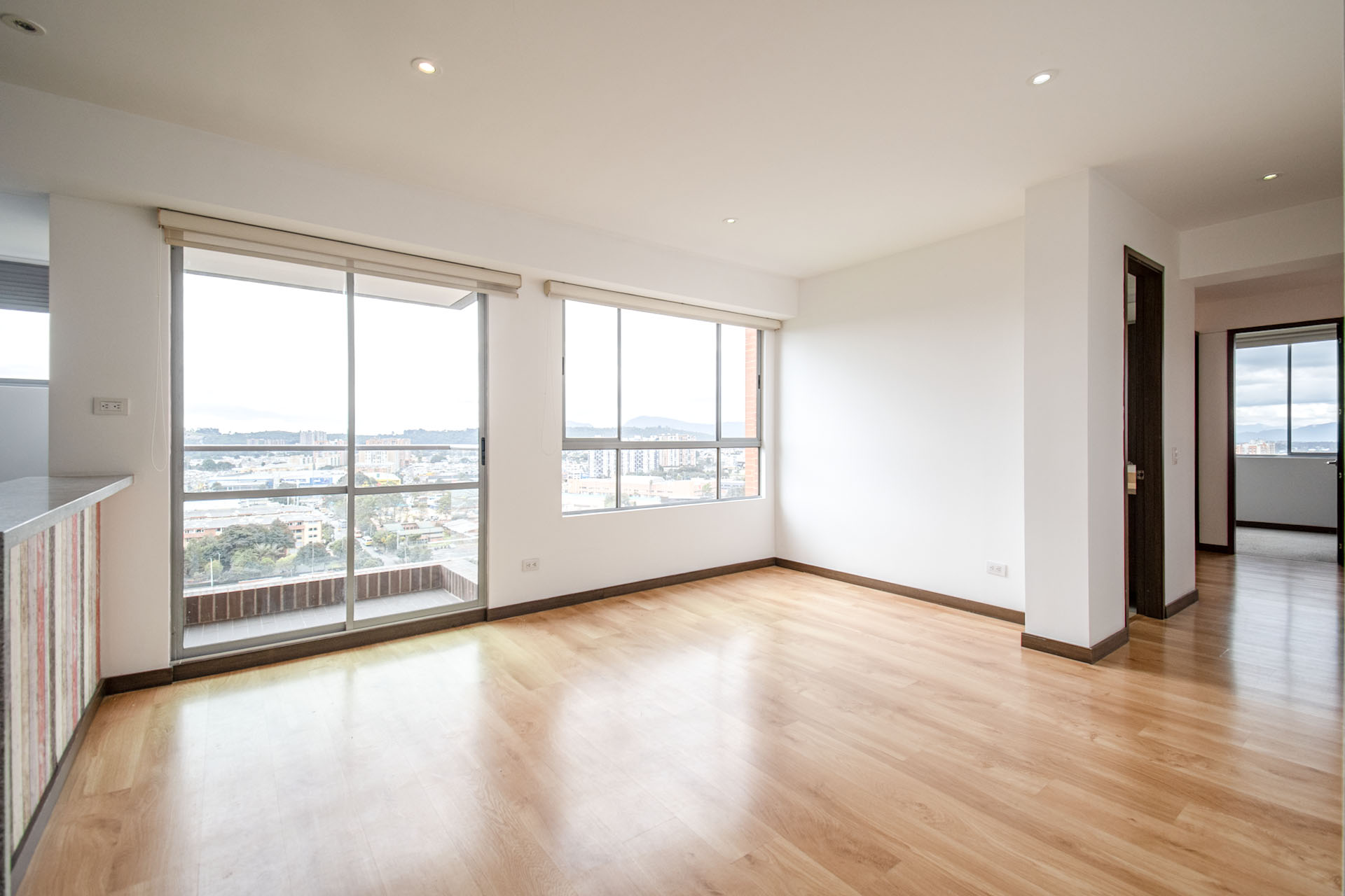 Apartamento balcón y clubhouse para venta en La Alameda