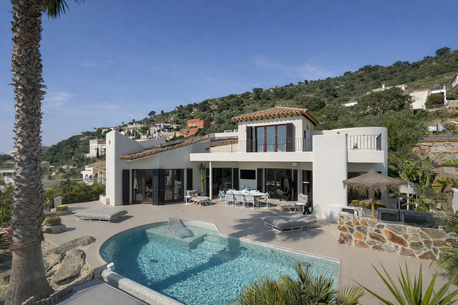 Luxury Hacienda Villa in Palau-Saverdera: Hacienda Elegance meets Contemporary Luxury