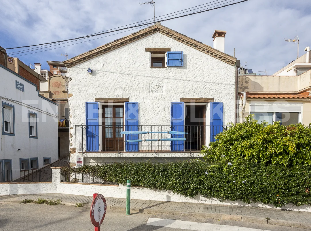 Emblematic house facing the sea in Montgat