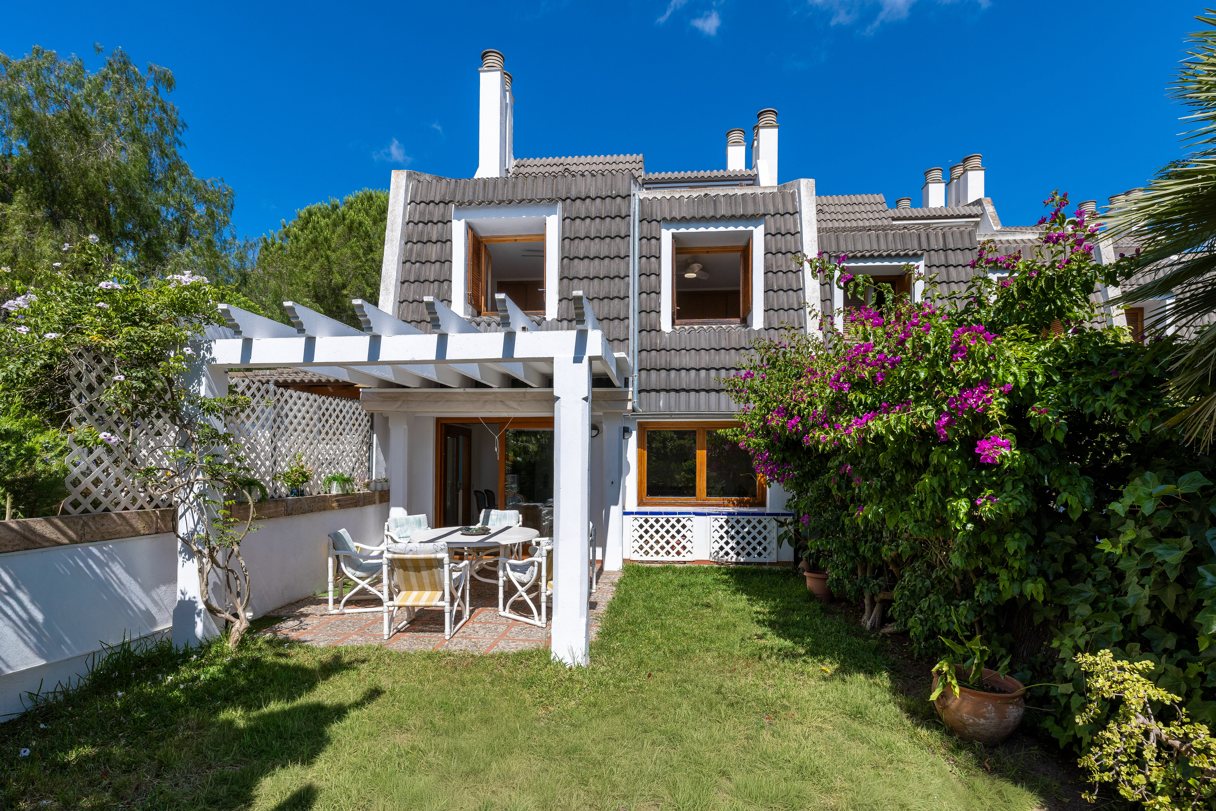 Corner townhouse in Son Armadams with terrace and view of the greenery