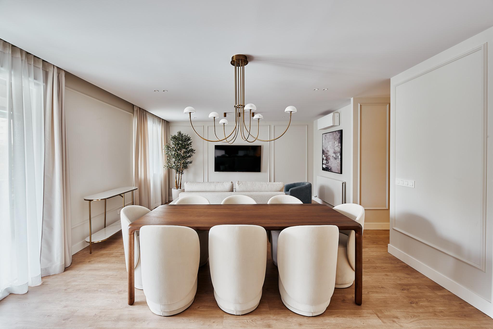 Bright apartment with clear views and terrace.