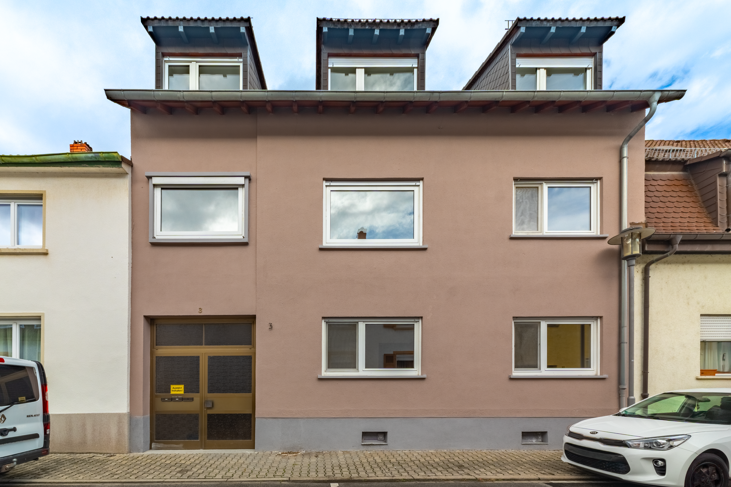 Investment Brühl: 
Dreifamilienhaus mit 42.600 € Jahresmiete!